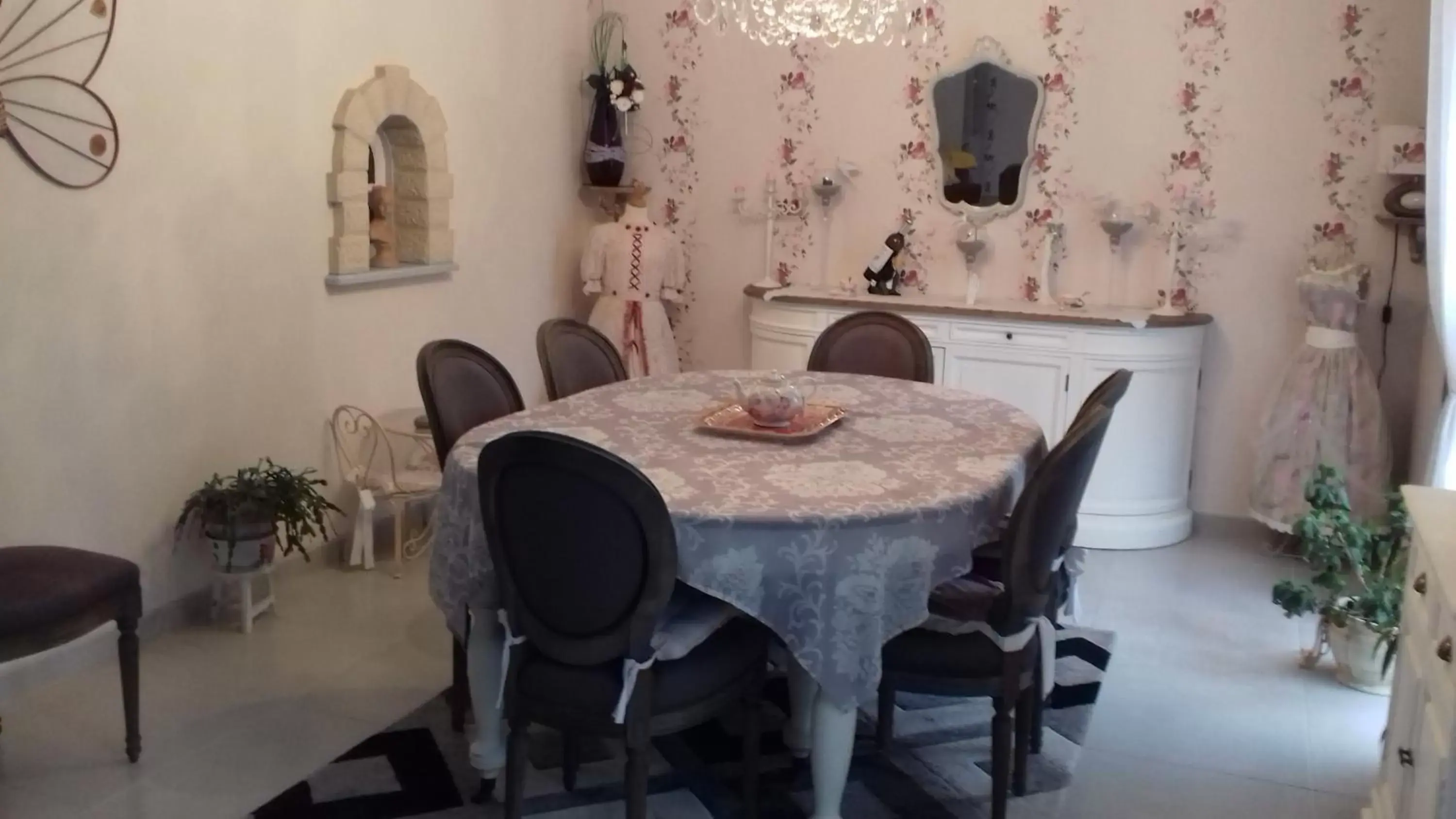 Breakfast, Dining Area in Le Nid des Mésanges