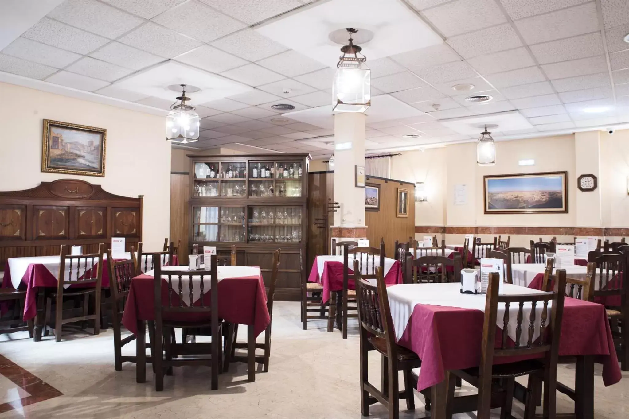 Lounge or bar in Hotel Santa Isabel Lounge or bar in Hotel Santa Isabel