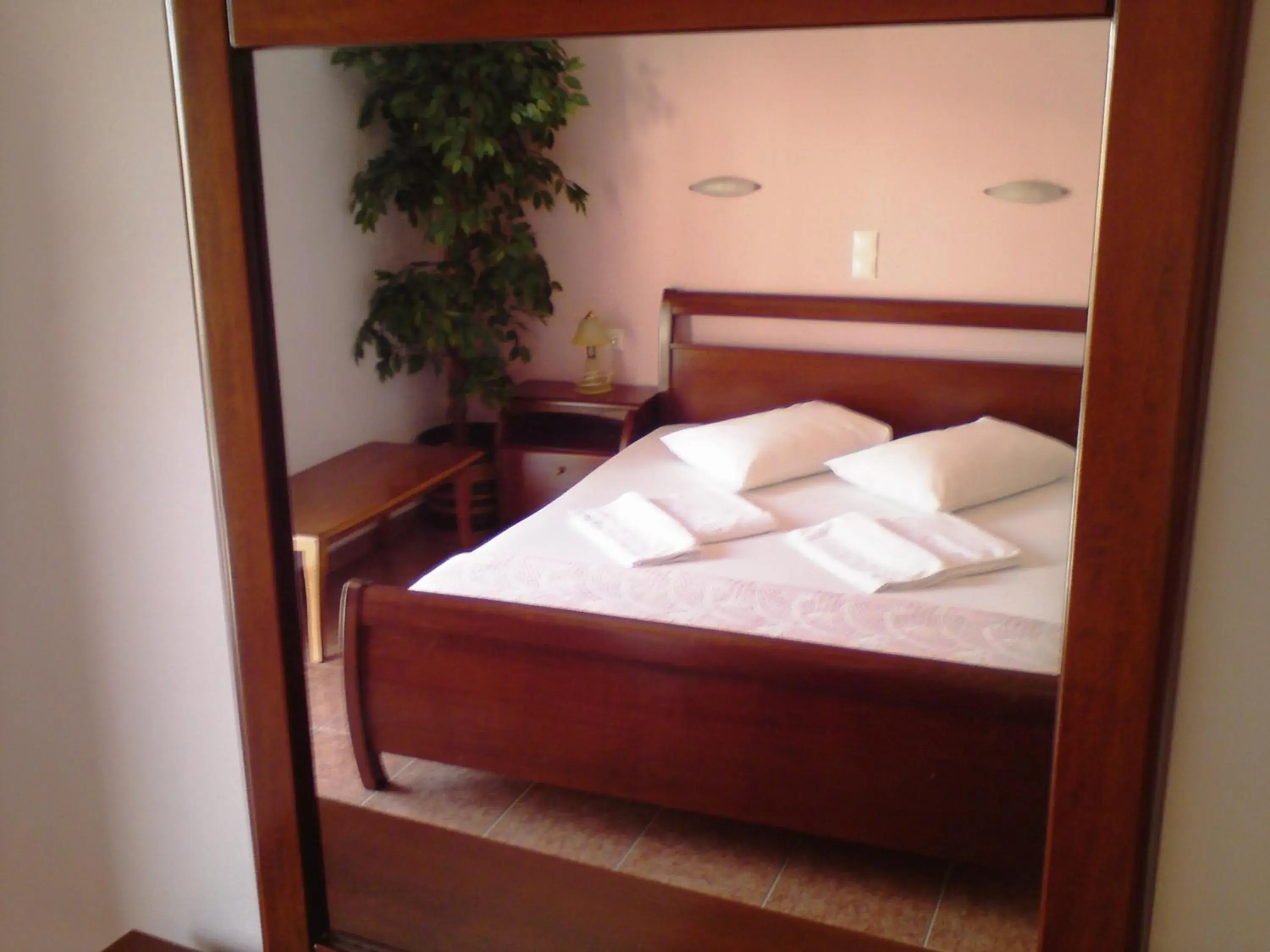 Bed in Faros II