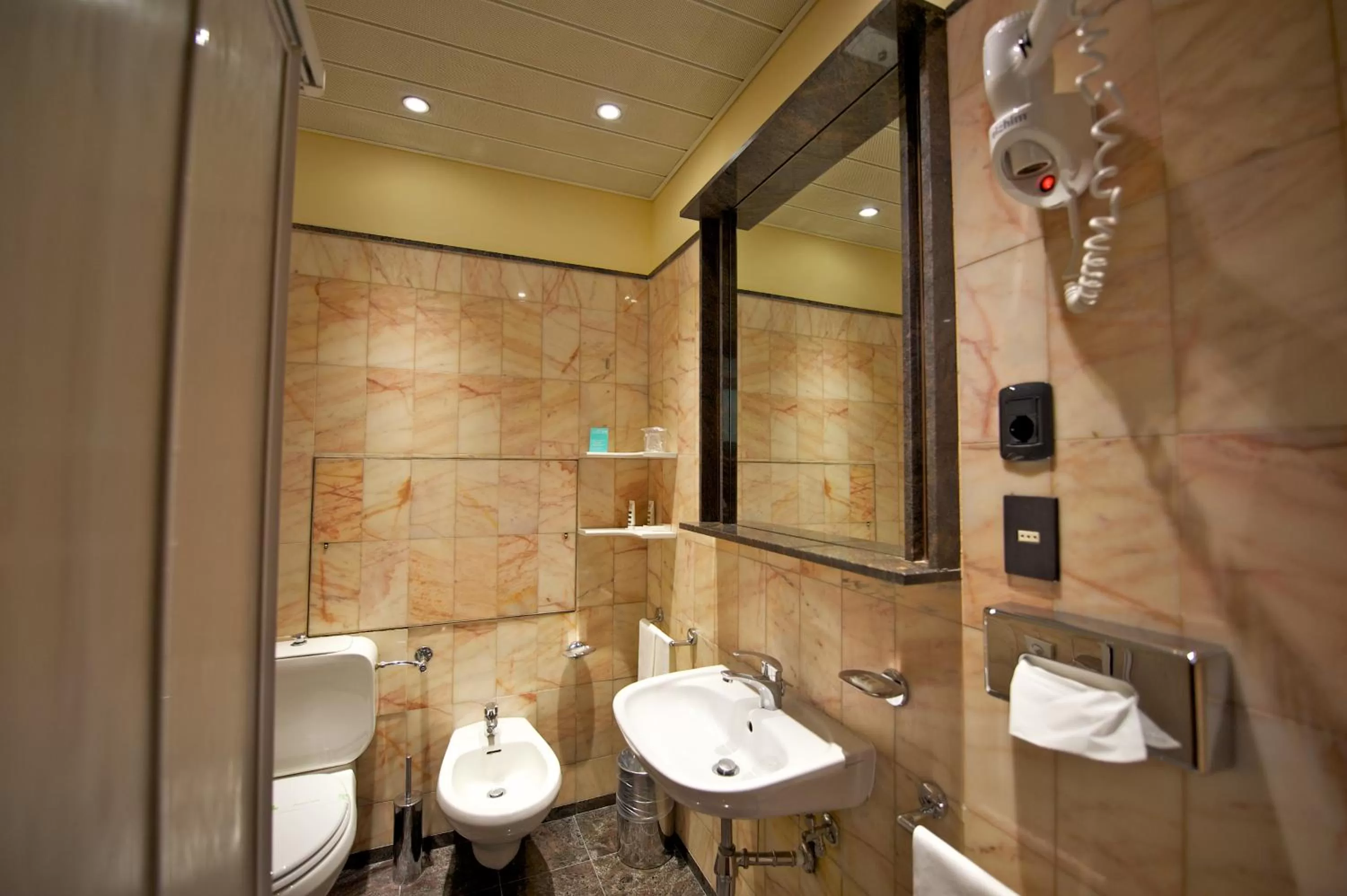 Bathroom in Mercure Reggio Emilia Centro Astoria