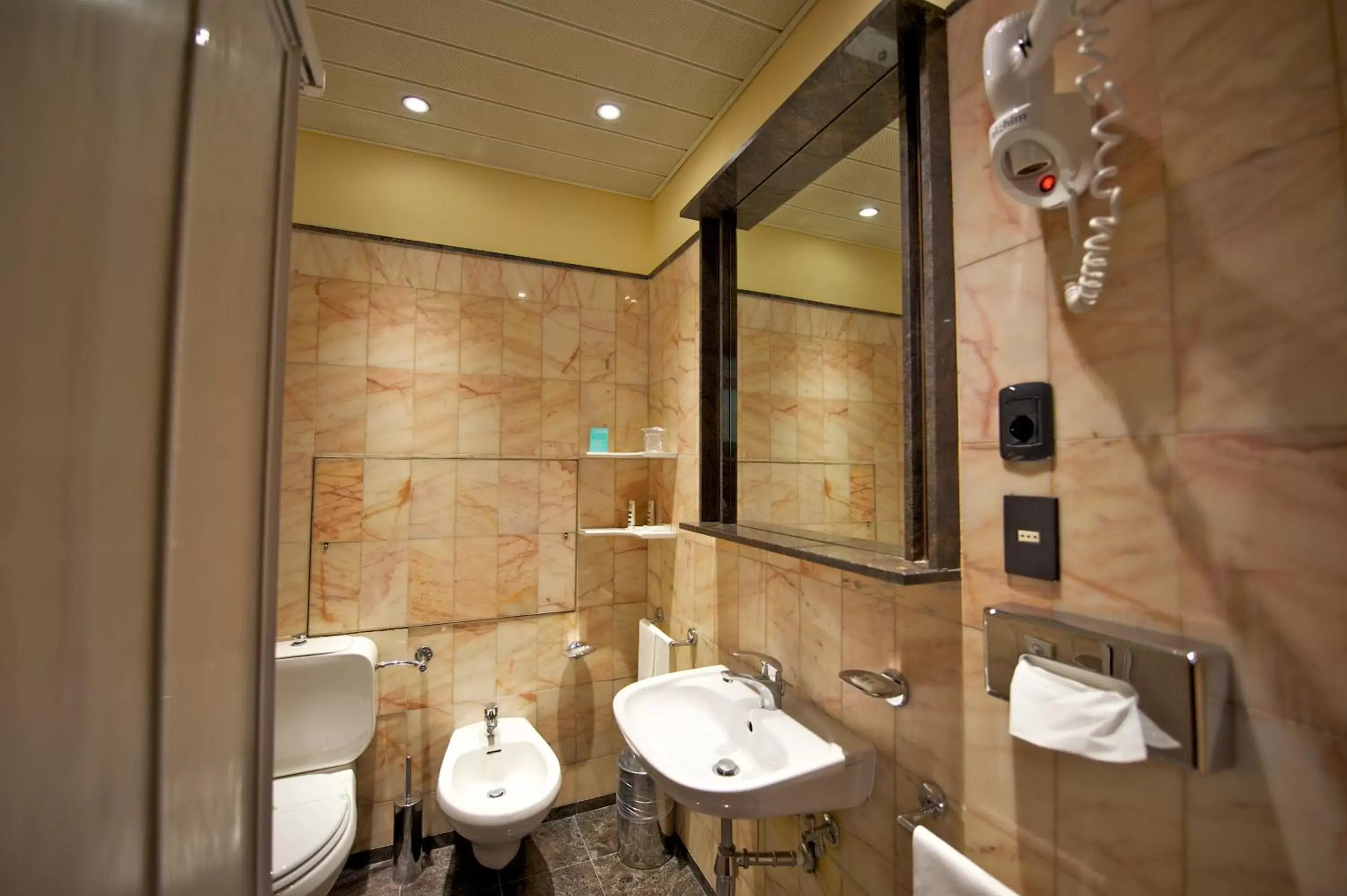 Bathroom in Mercure Reggio Emilia Centro Astoria