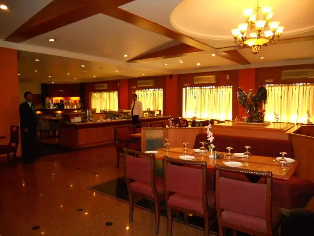 Restaurant/Places to Eat in Quality Inn Regency, Nashik