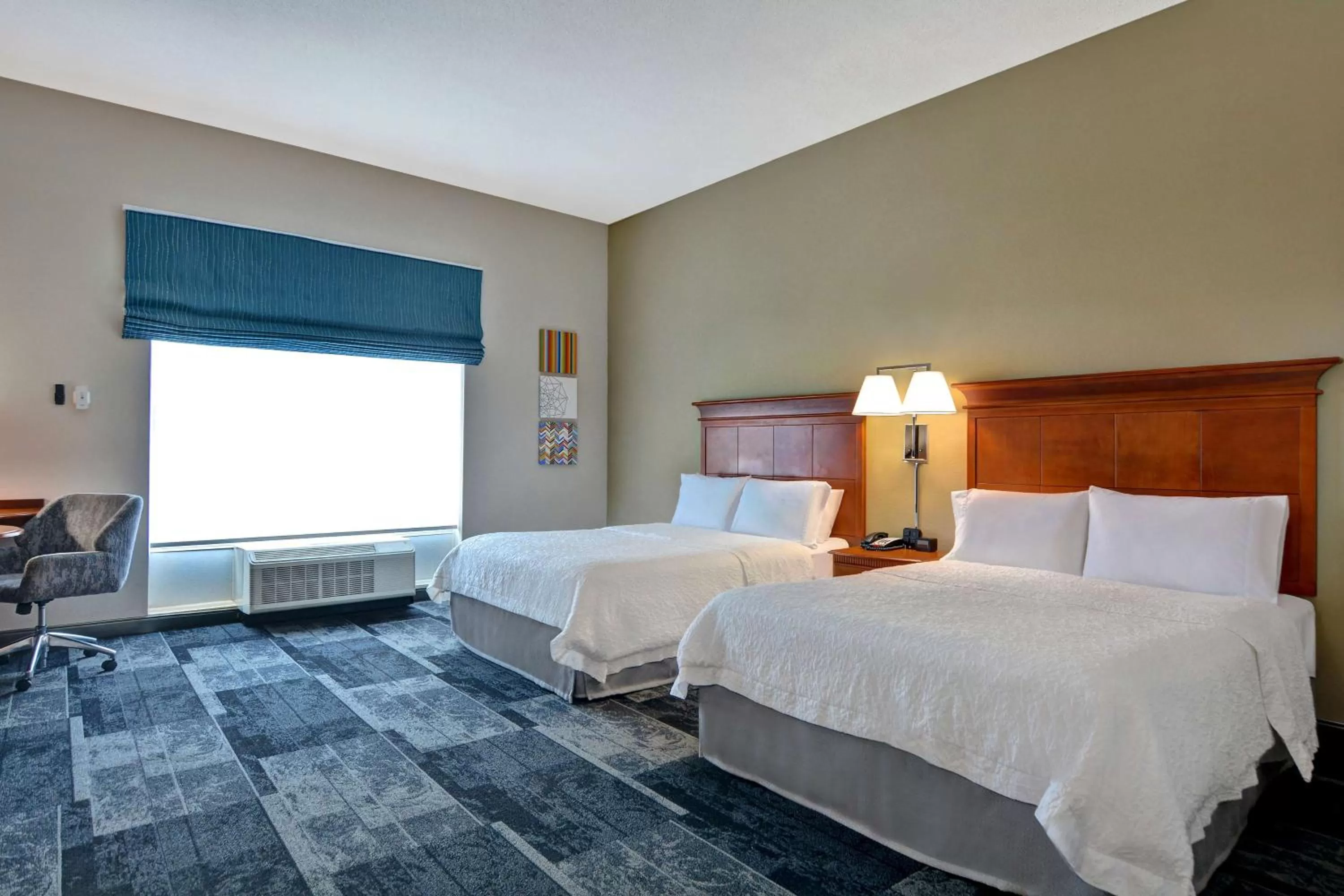 Bed in Hampton Inn & Suites Birmingham-Hoover-Galleria