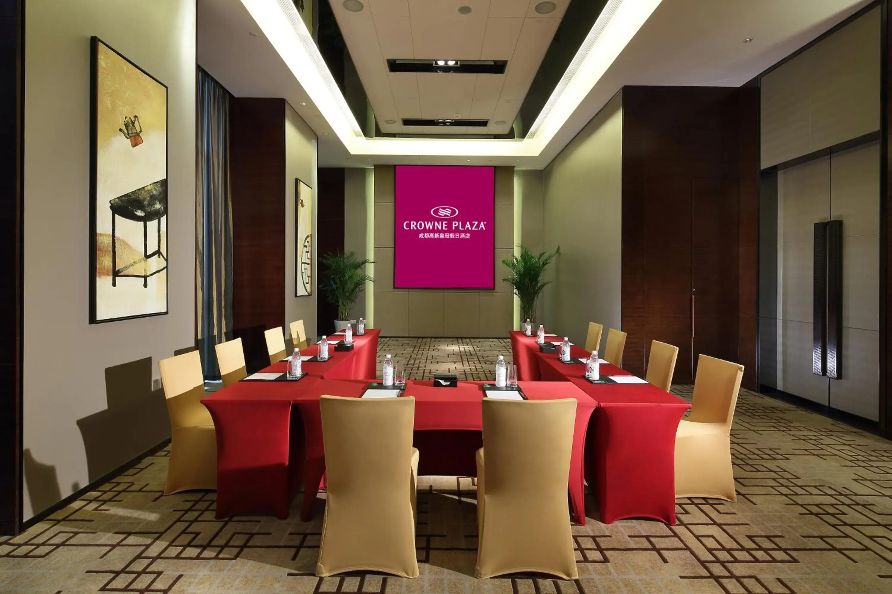 Meeting/conference room in Crowne Plaza Chengdu West, an IHG Hotel