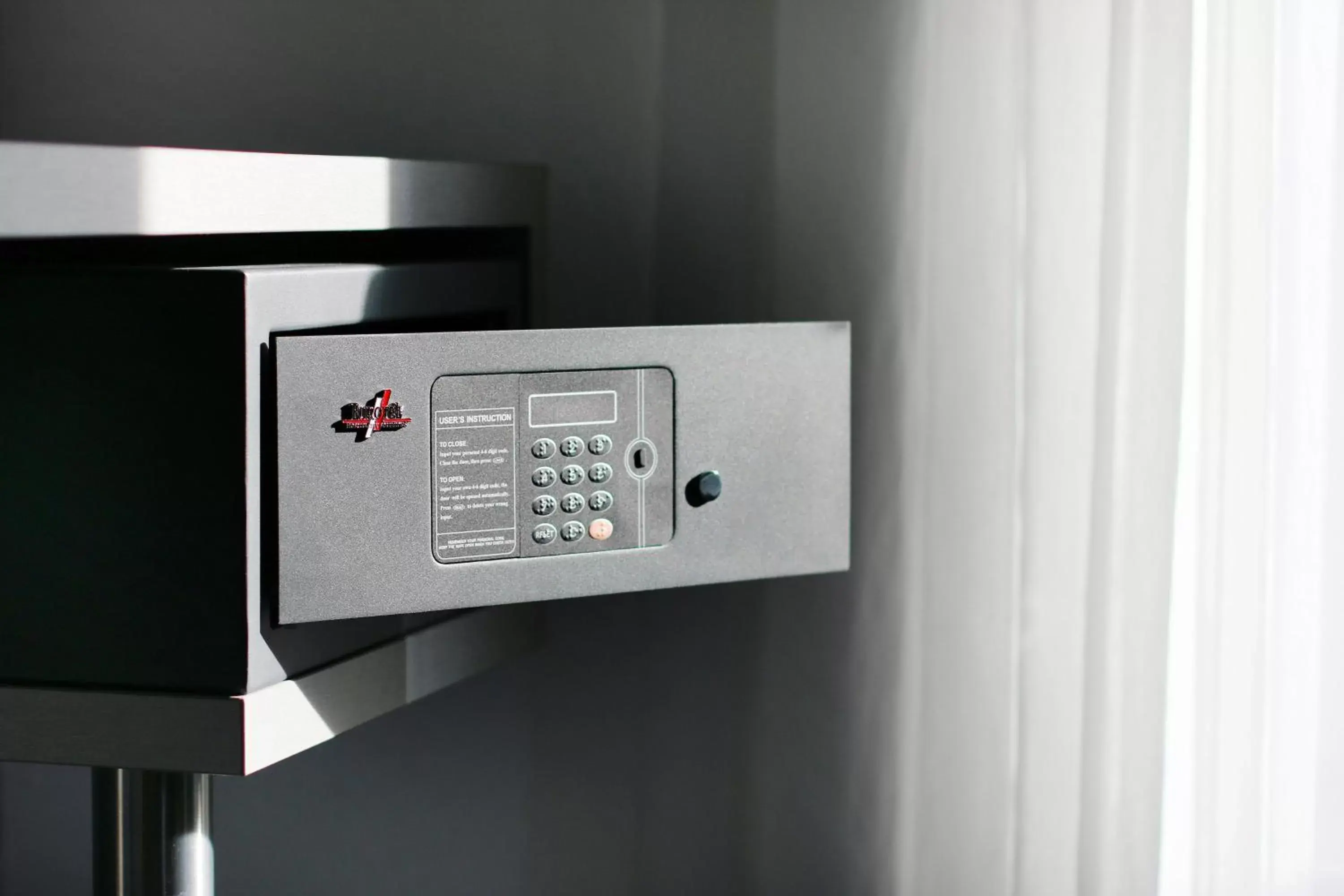 Photo of the whole room in Holiday Inn Dresden - City South, an IHG Hotel Photo of the whole room in Holiday Inn Dresden - City South, an IHG Hotel