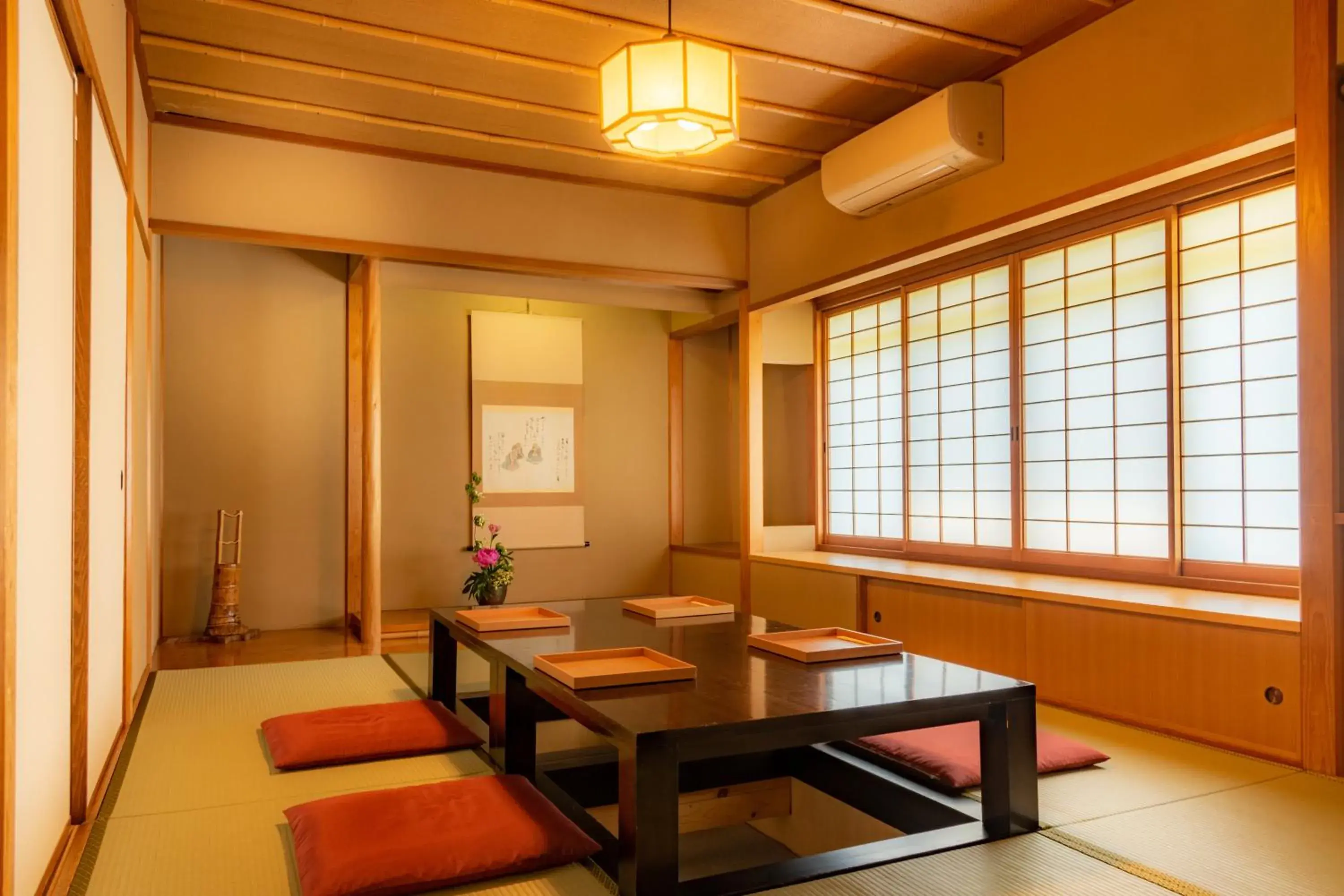 Restaurant/places to eat, Seating Area in Arima Onsen Motoyu Kosenkaku