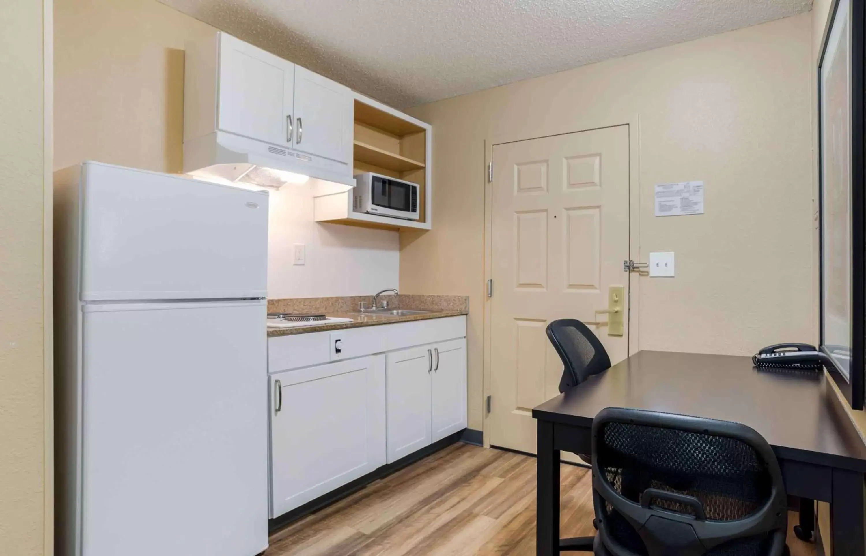 Bedroom, Kitchen/Kitchenette in Extended Stay America Suites - Destin - US 98 - Emerald Coast Pkwy