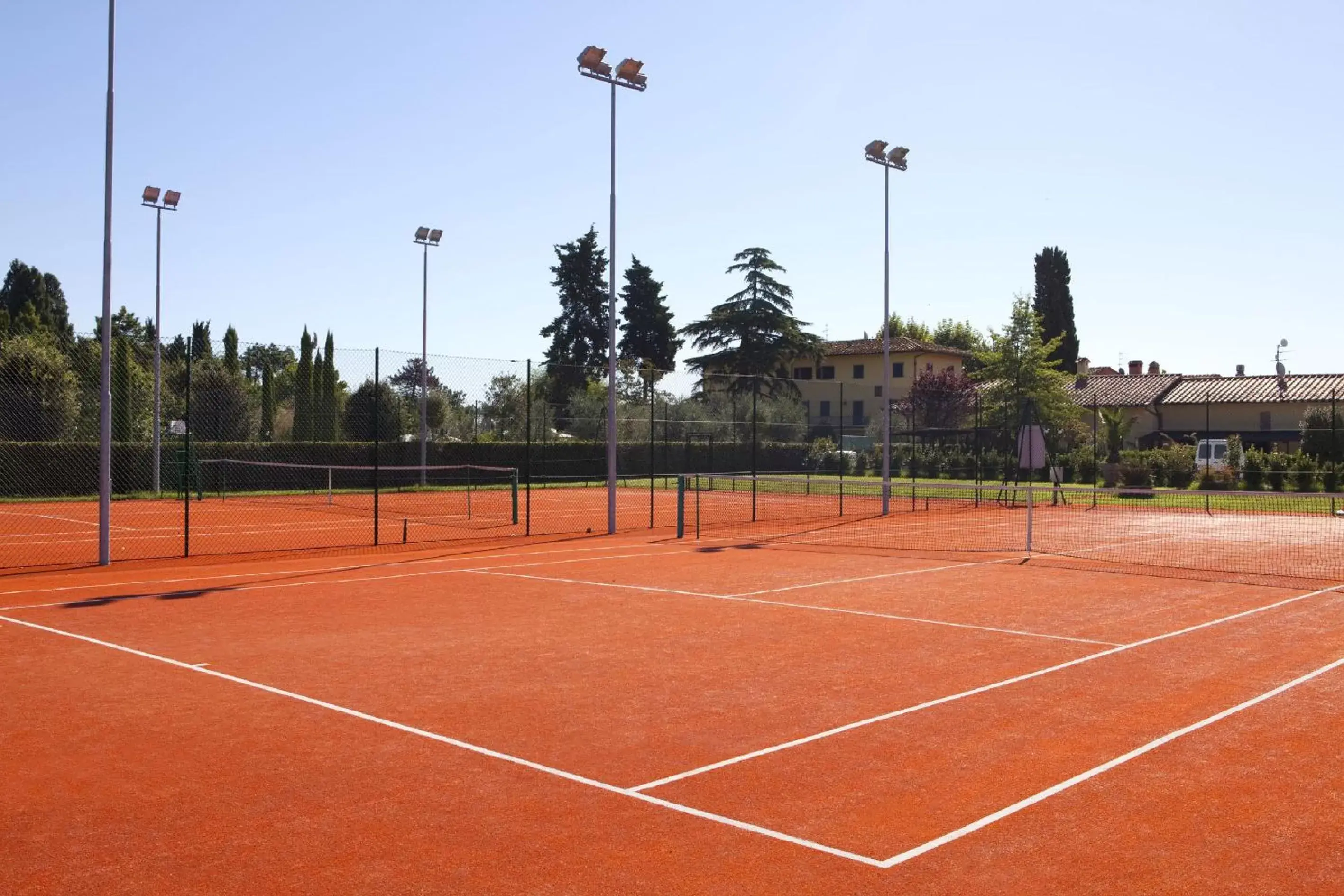 Tennis/Squash in Assia Spa