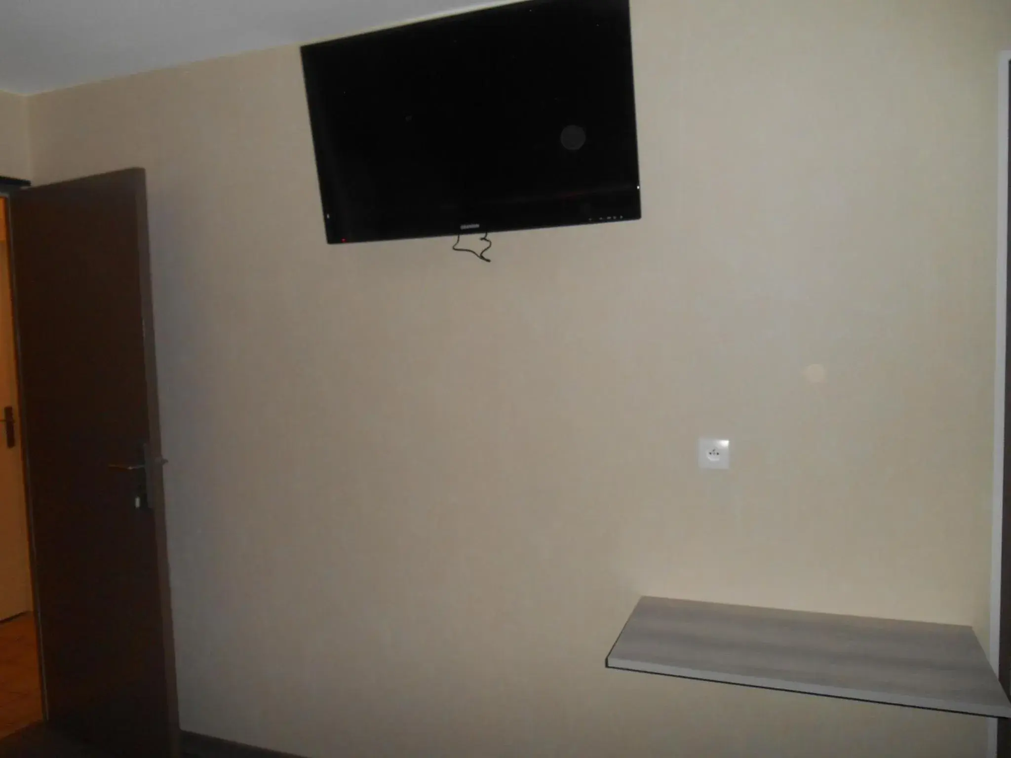 TV and multimedia, TV/Entertainment Center in La Tente Verte