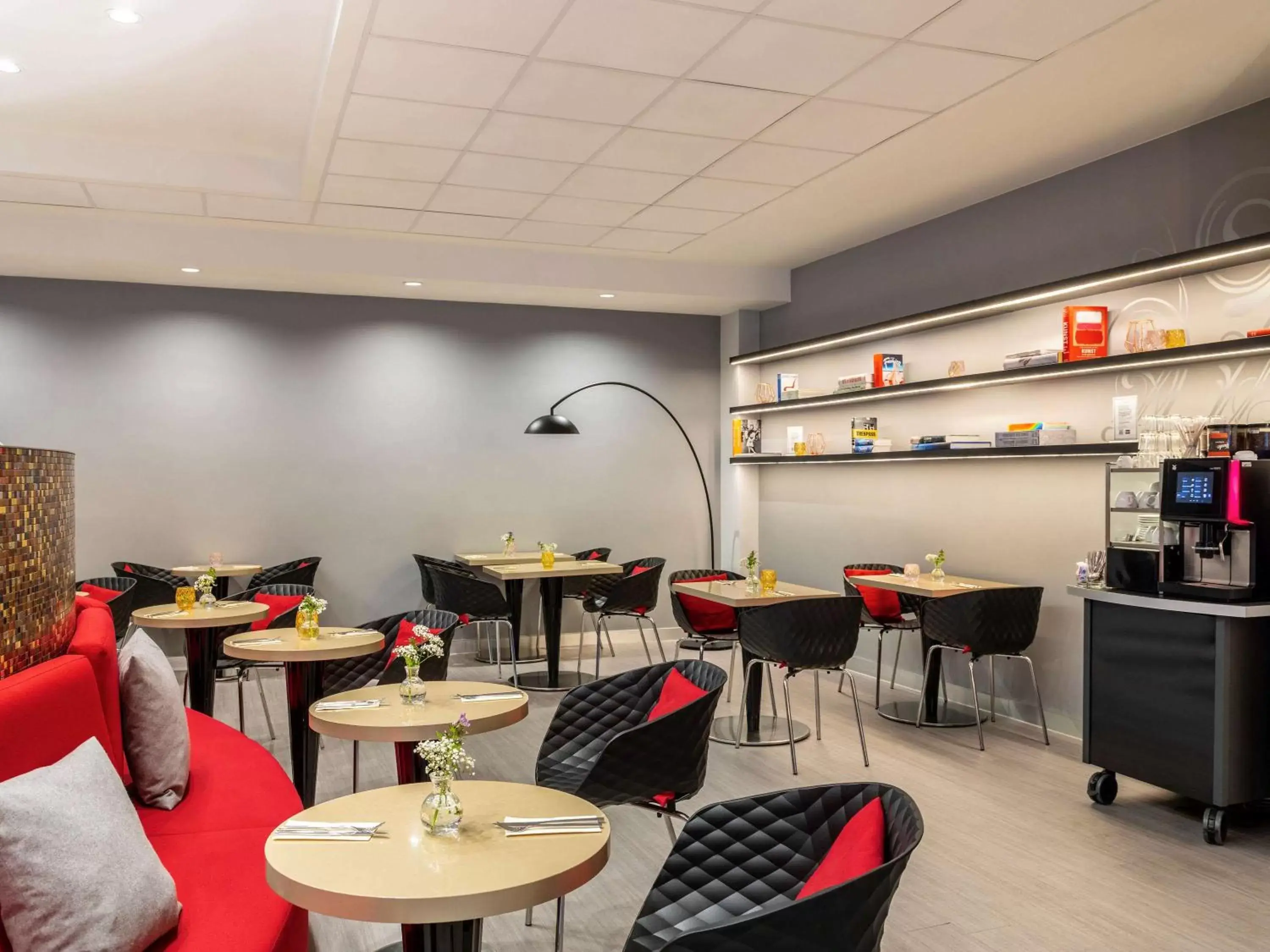 Property building, Restaurant/Places to Eat in Mercure Hotel Düsseldorf Zentrum