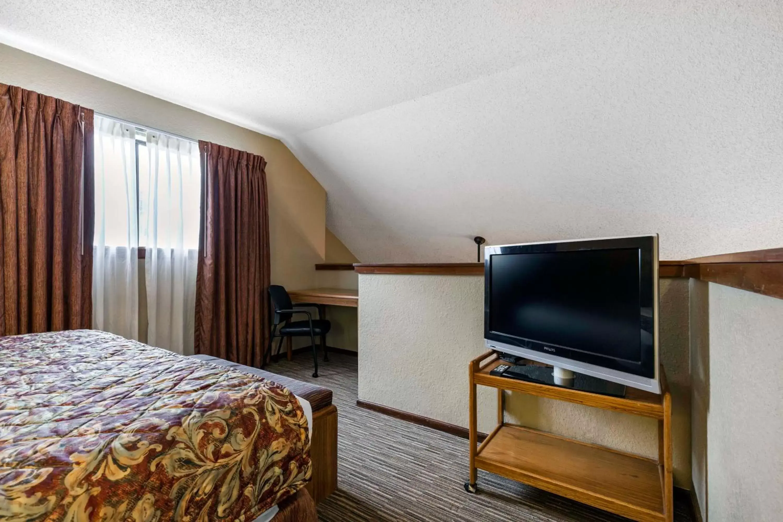 TV/Entertainment Center in Arbor Suites At The Mall