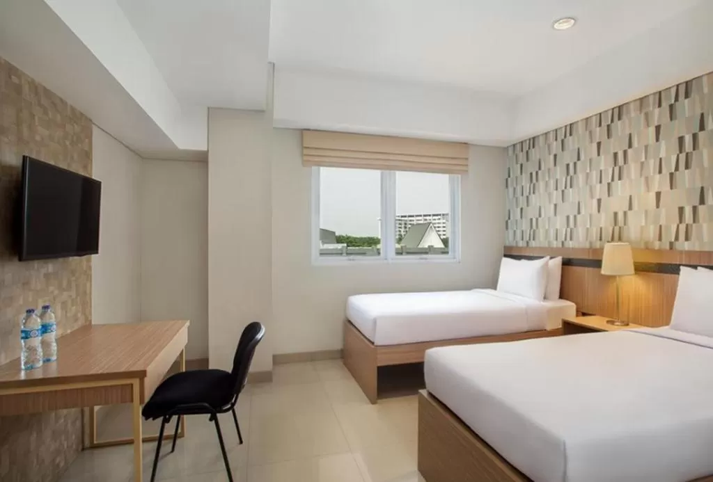 Bedroom, Bed in All Nite and Day Hotel Alam Sutera
