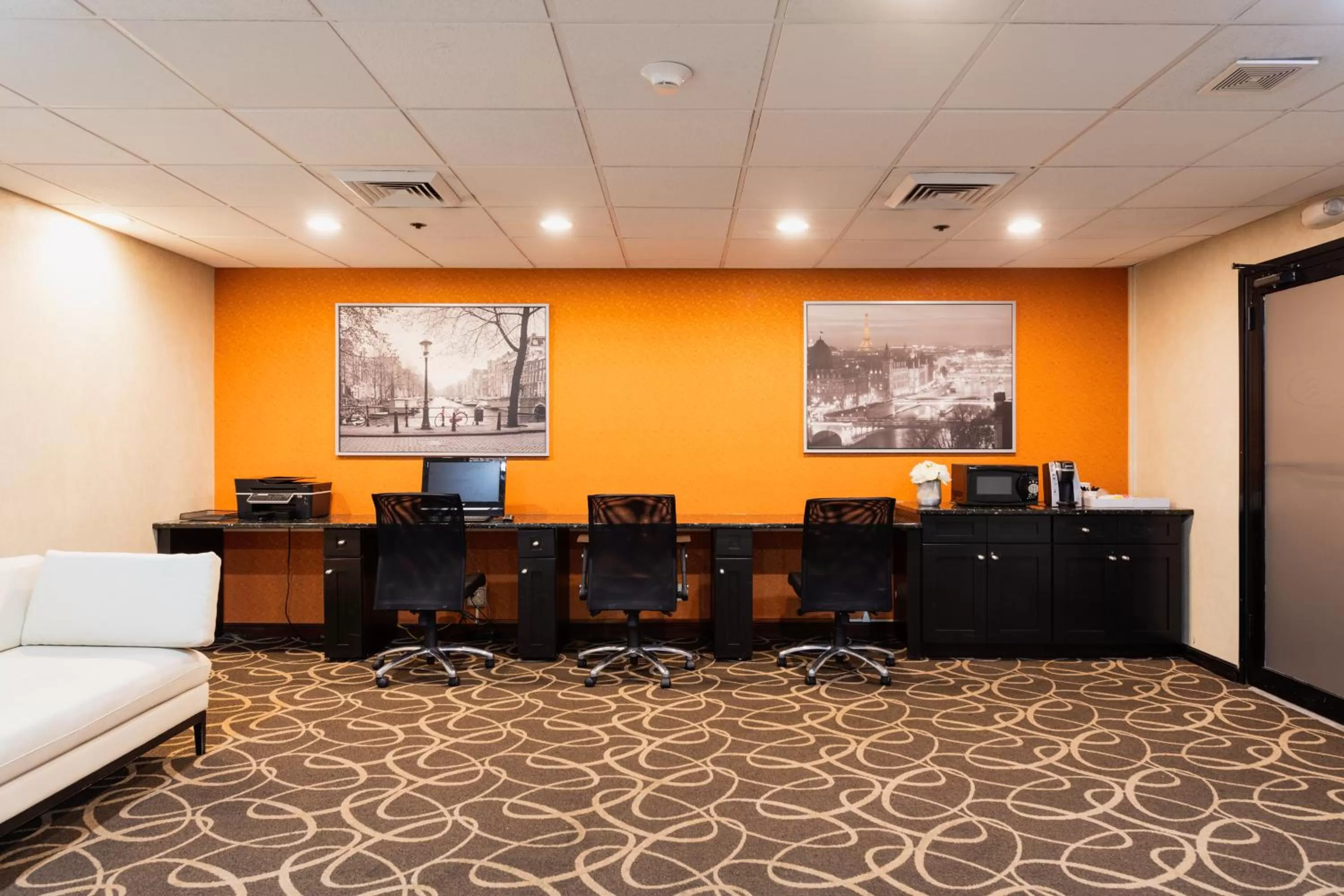 Meeting/conference room in Crowne Plaza Newark Airport by IHG