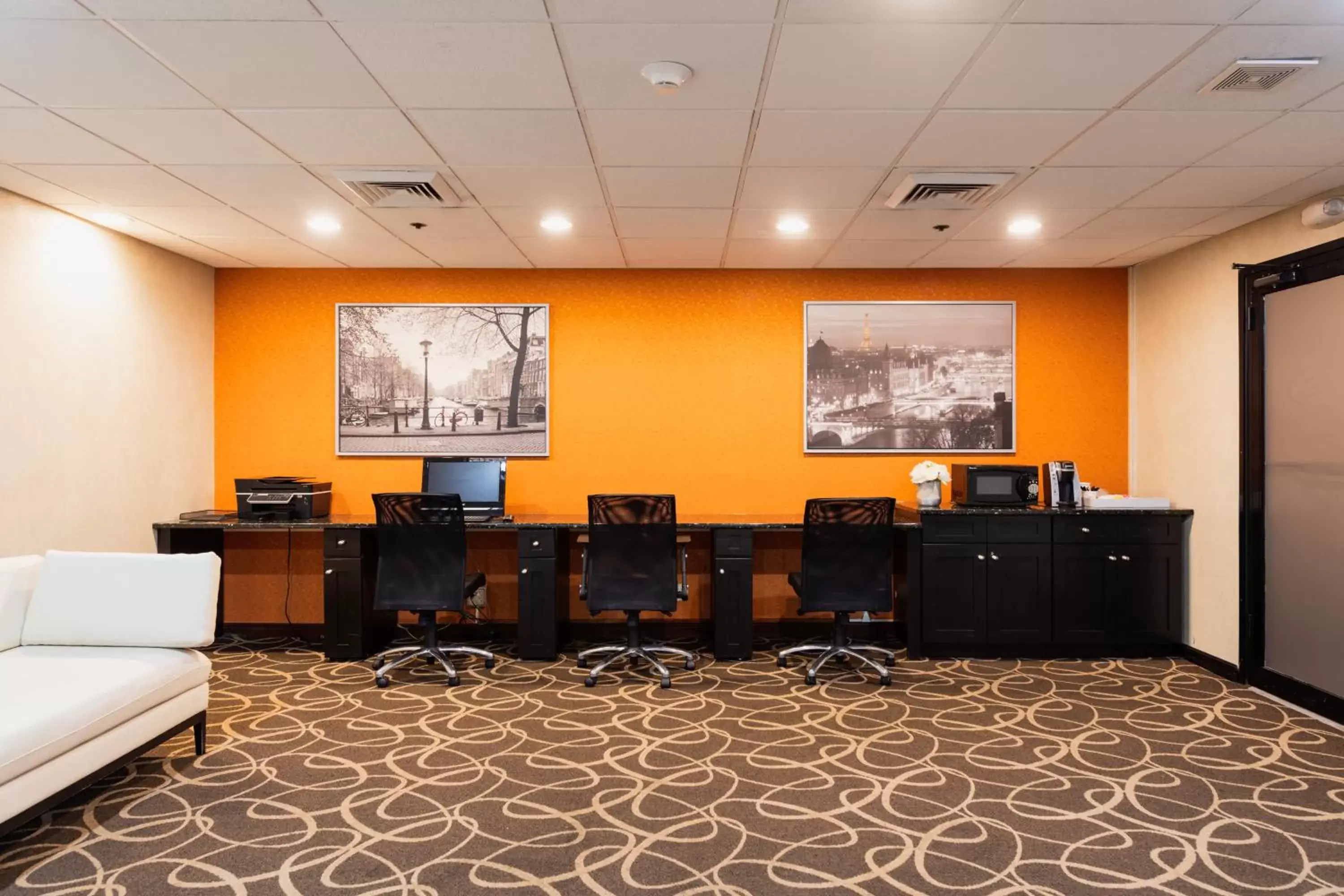 Meeting/conference room in Crowne Plaza Newark Airport, an IHG Hotel