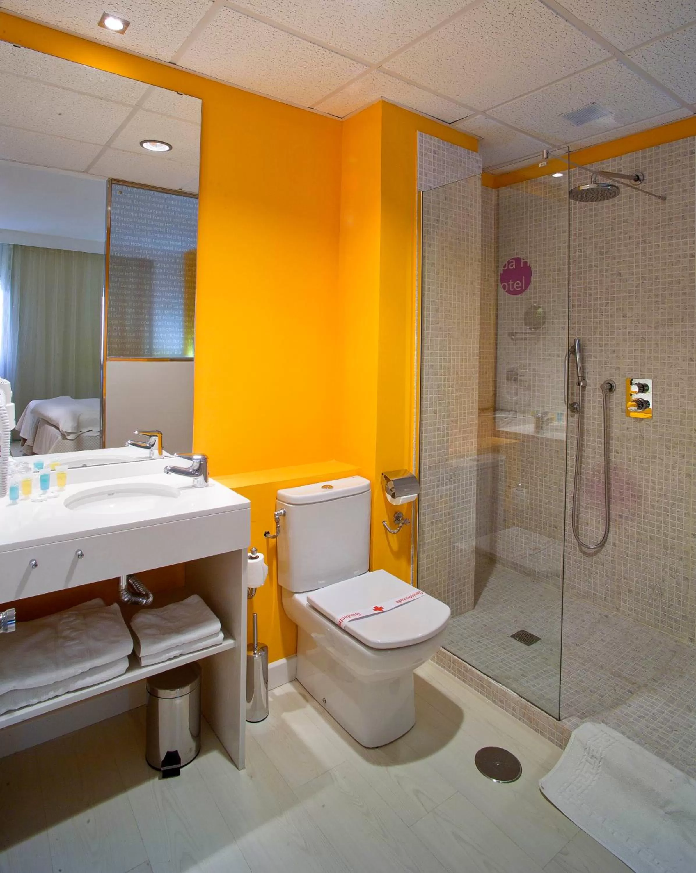 Bathroom in Hotel Europa