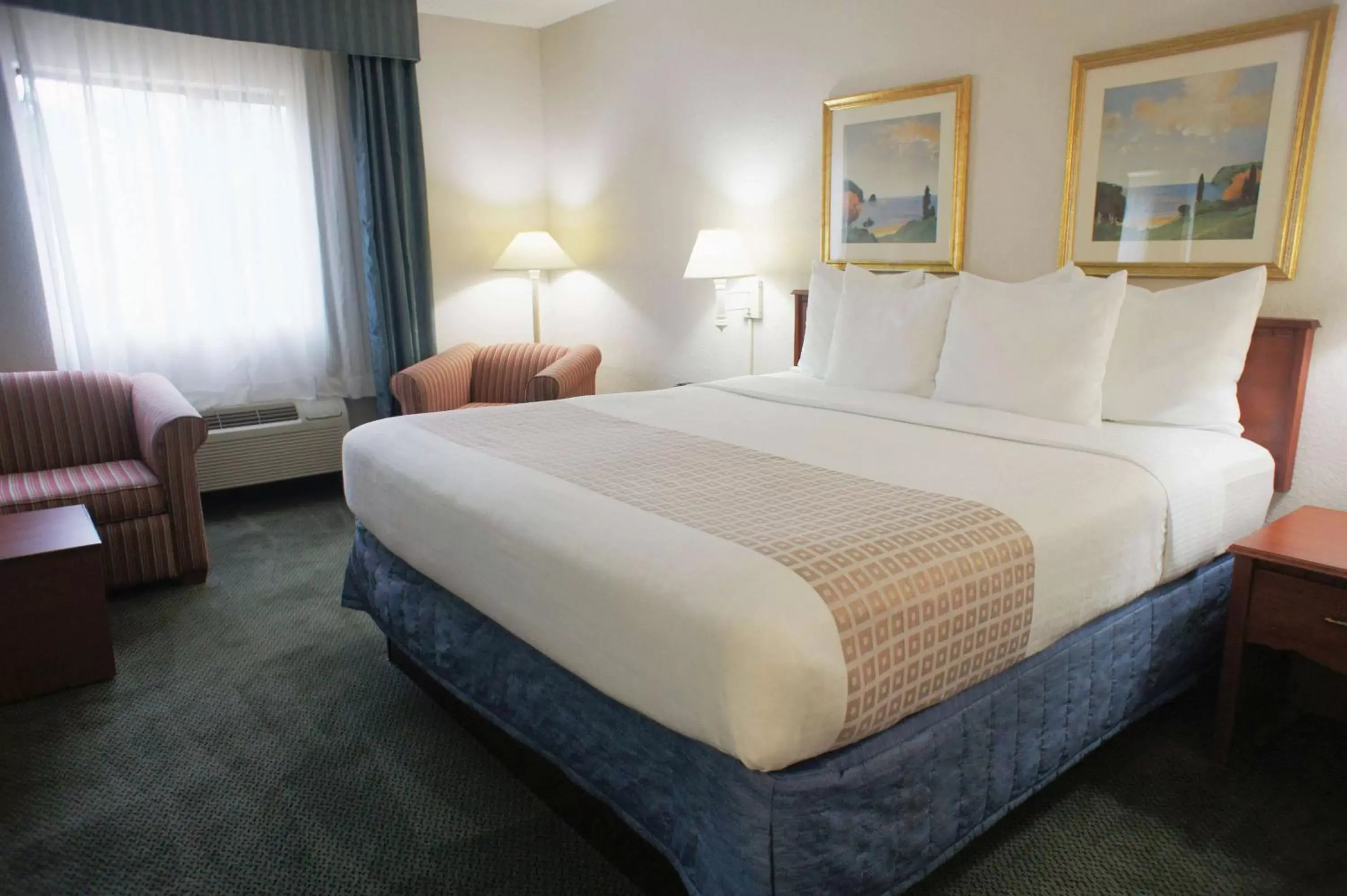 Photo of the whole room, Bed in La Quinta Inn by Wyndham Ft. Lauderdale Tamarac East