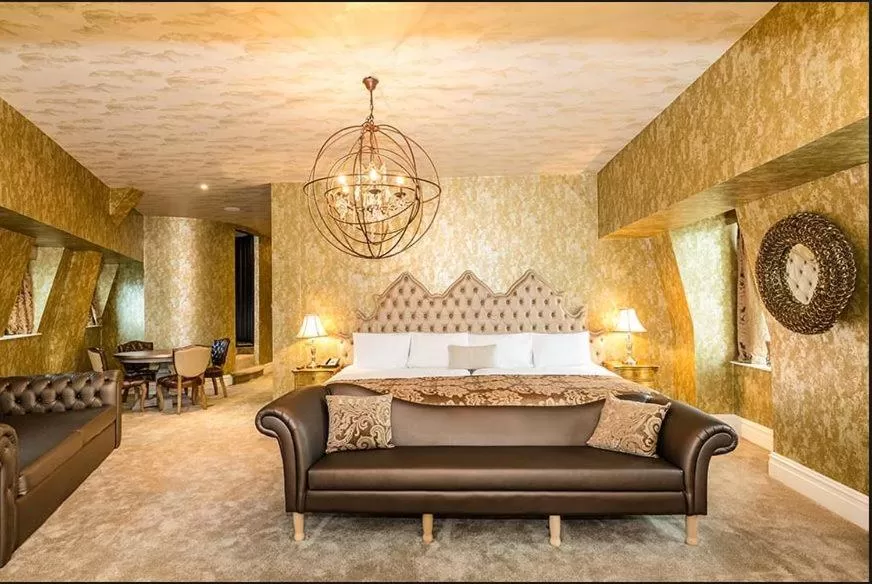 Bed in The Shankly Hotel