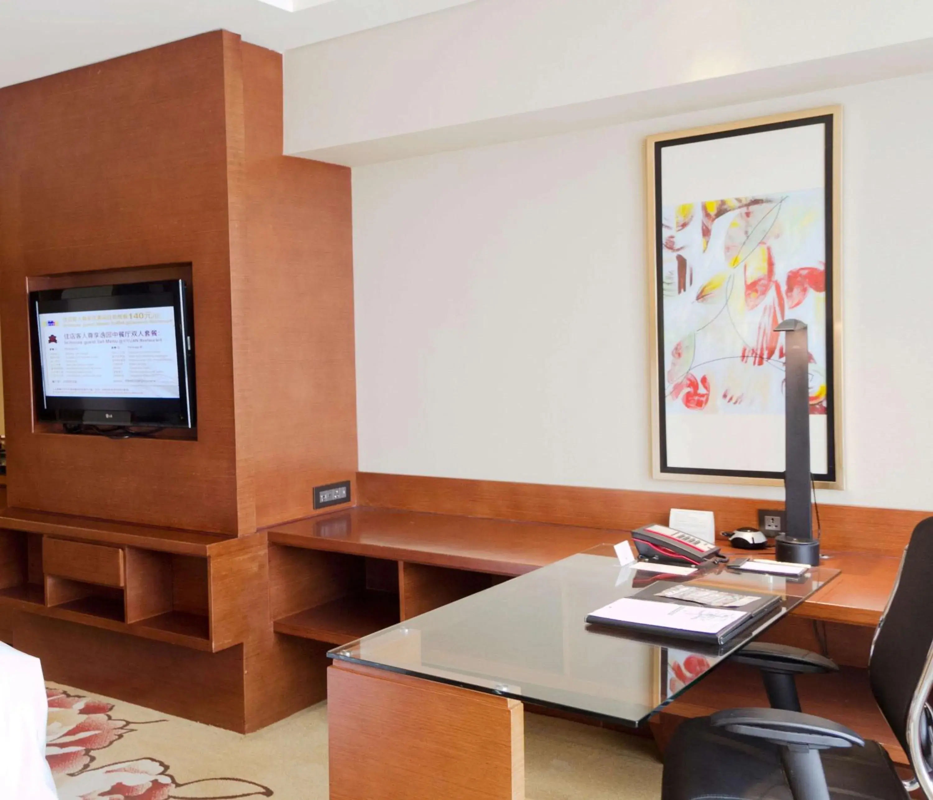 Bedroom, TV/Entertainment Center in DoubleTree By Hilton Shenyang Hotel