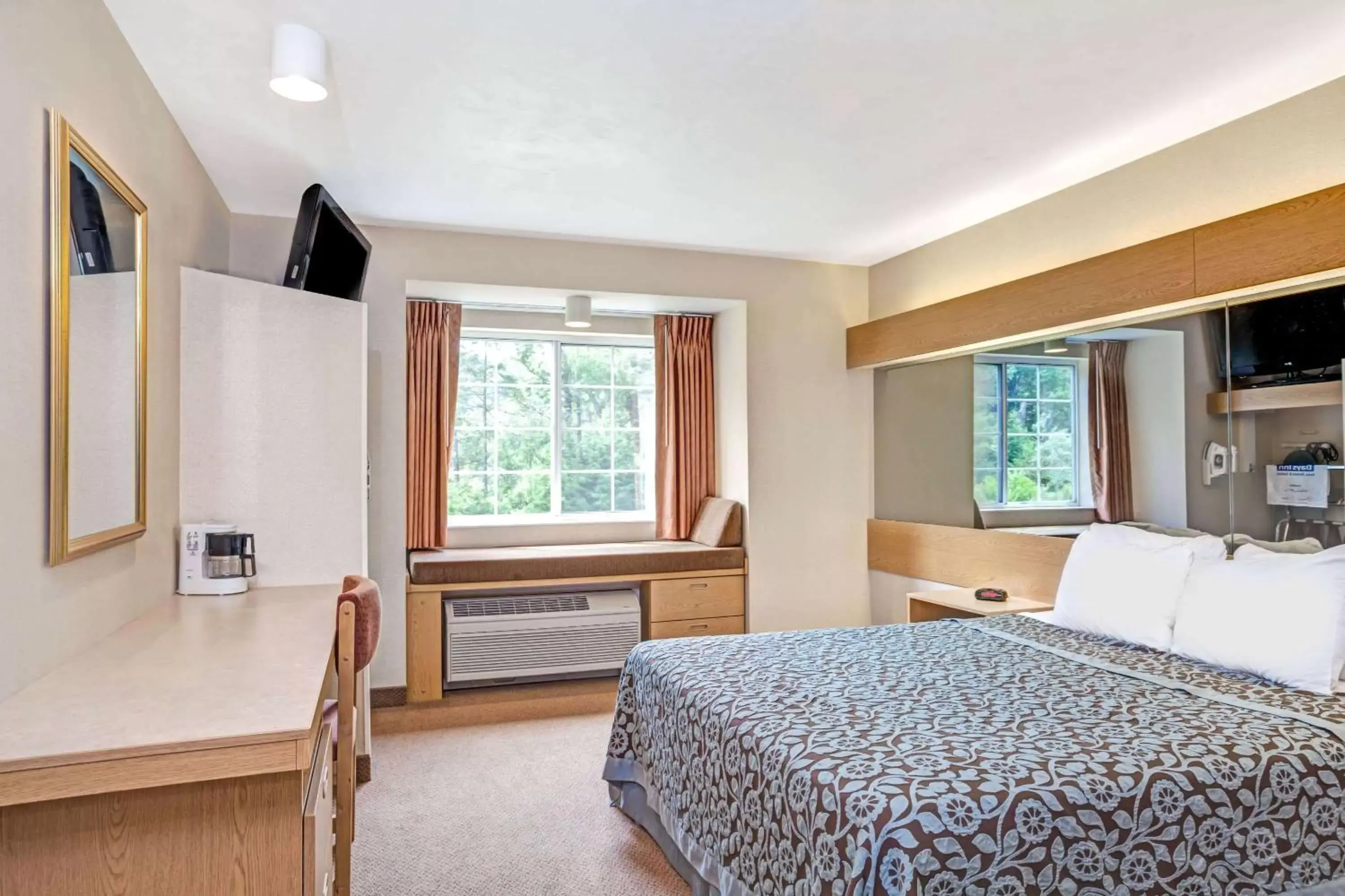 Photo of the whole room in Days Inn by Wyndham Sturbridge Photo of the whole room in Days Inn by Wyndham Sturbridge