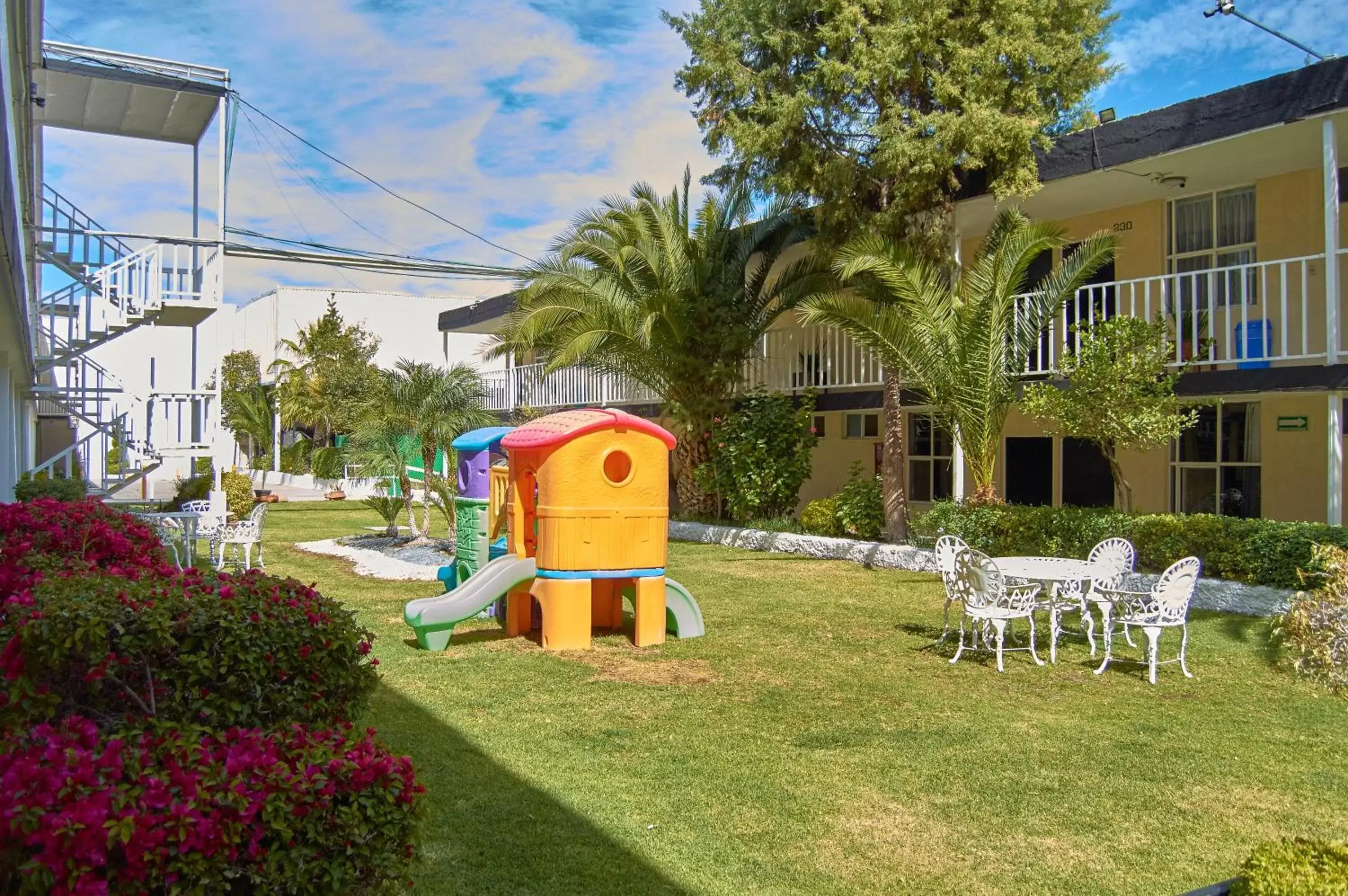 Garden, Children's Play Area in Hotel del Alba Inn & Suites