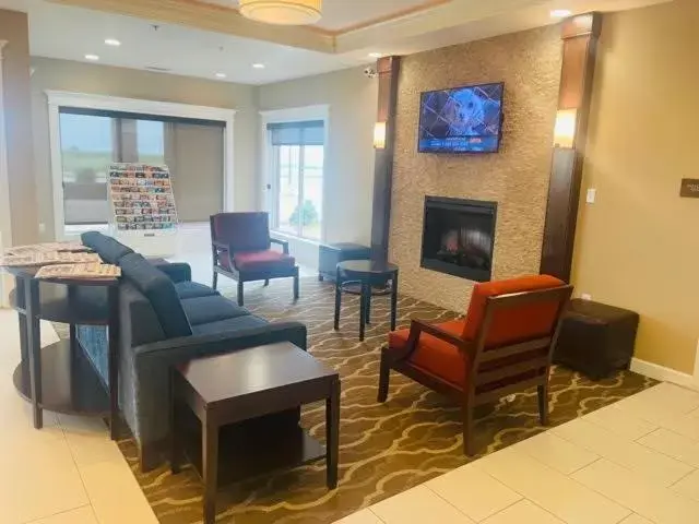 Facade/entrance, Seating Area in Comfort Inn Hebron-Lowell Area