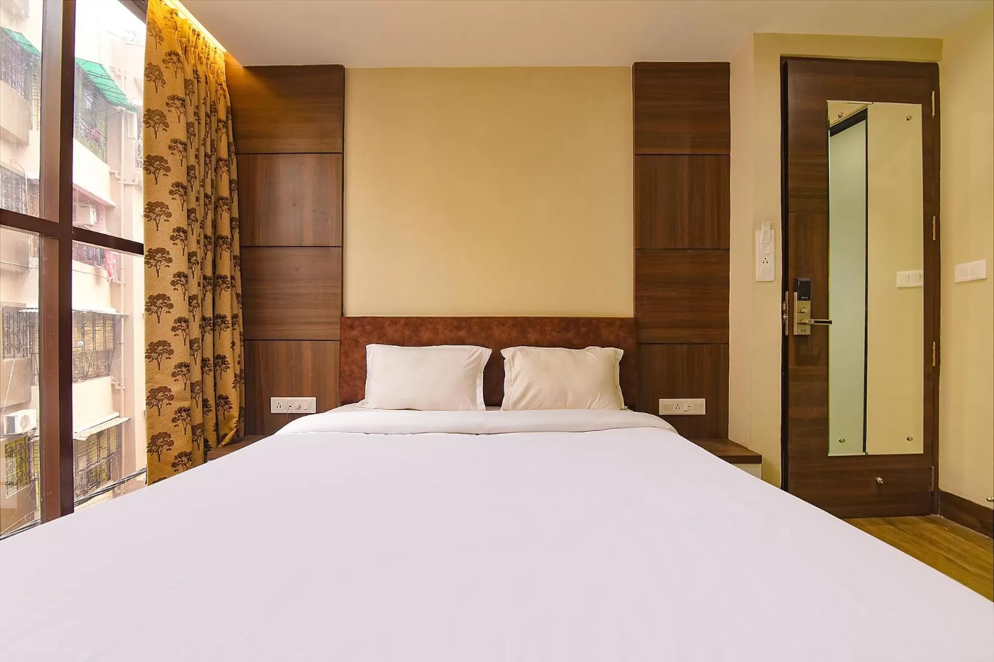 Bedroom in FabHotel Eros 282 - Nr Sreebhumi