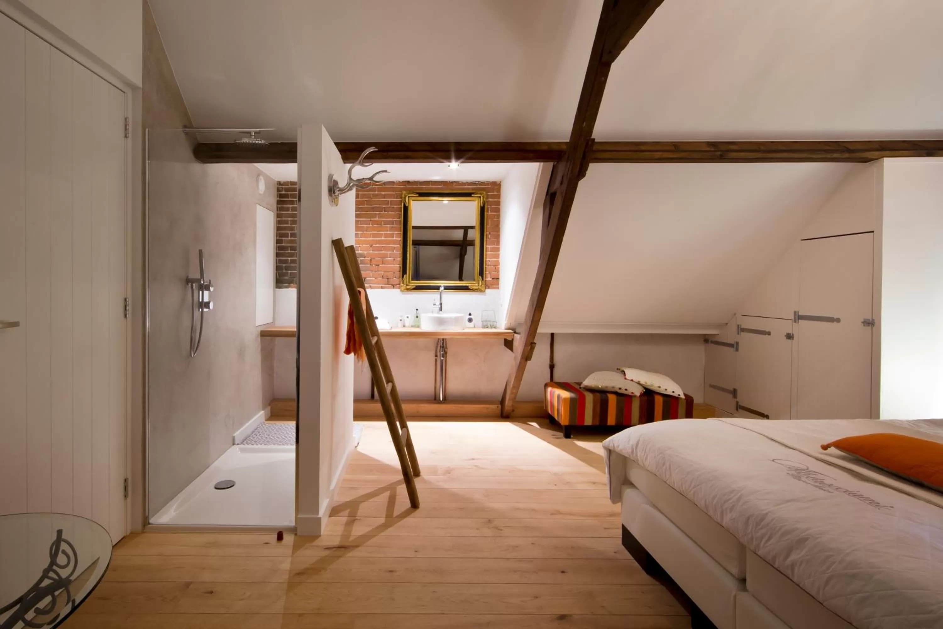 Shower, Bed in Villa Polder