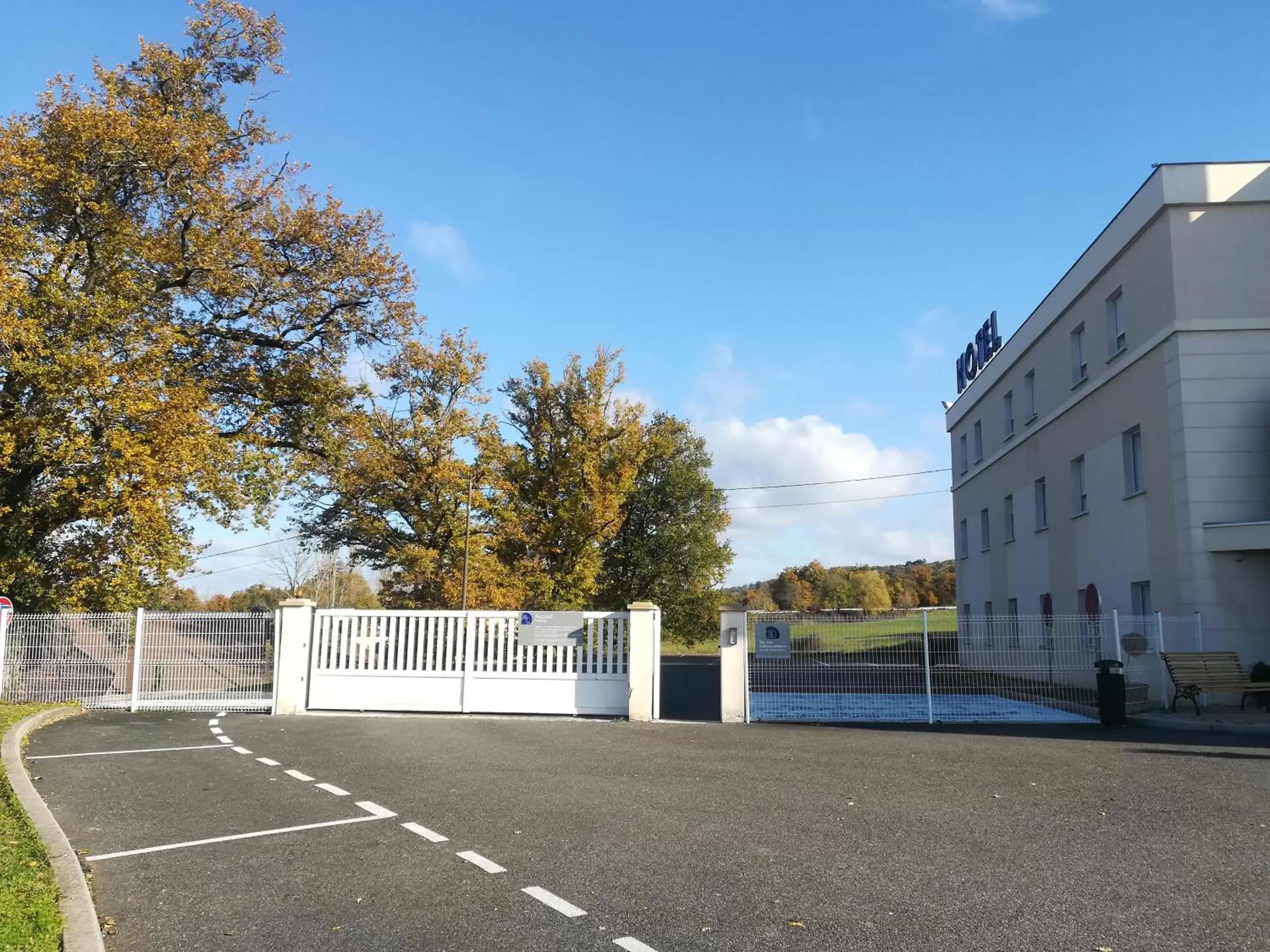 View (from property/room), Property Building in Hôtel Kyriad Brive Ouest