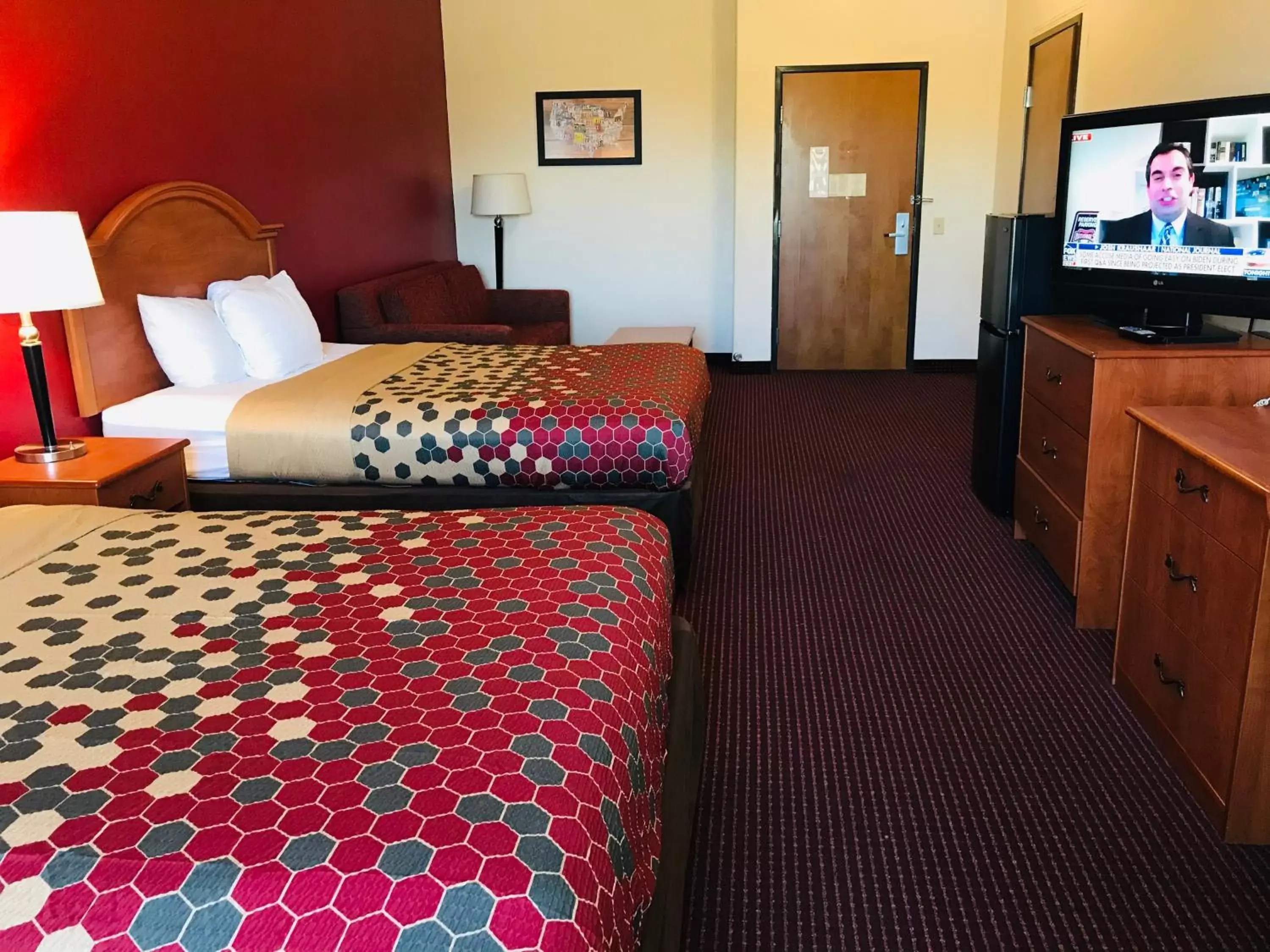 Bedroom, Bed in Econo Lodge Inn & Suites Beaumont