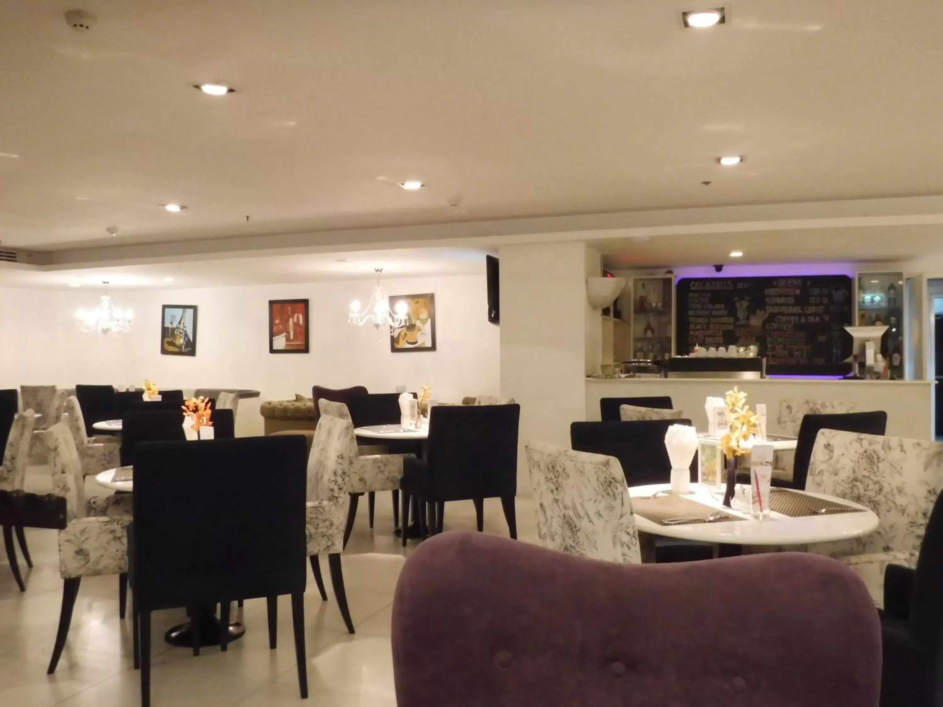 Restaurant/Places to Eat in Nova Park Hotel by Compass Hospitality