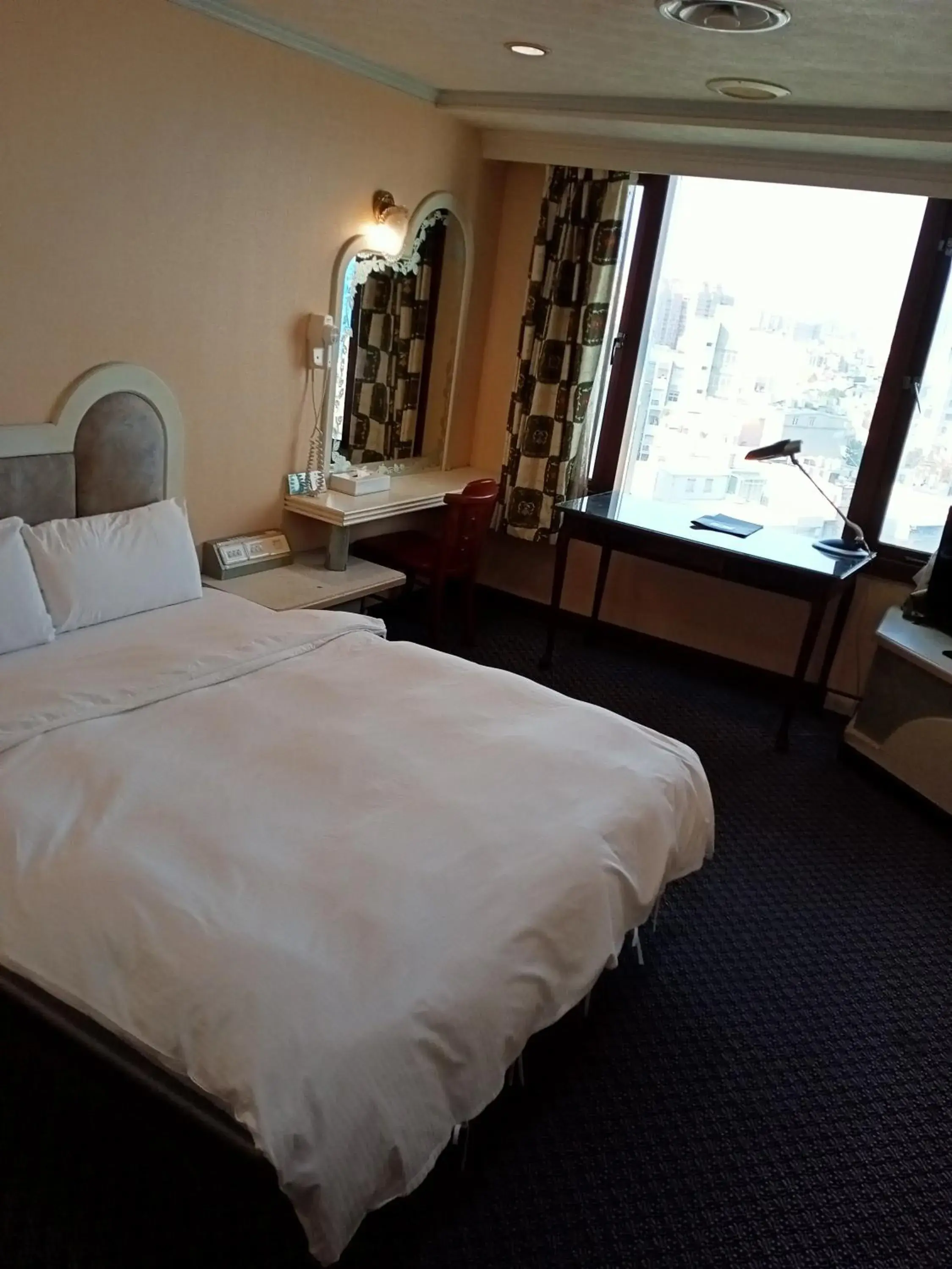 Bedroom, Bed in Chungli Business Hotel