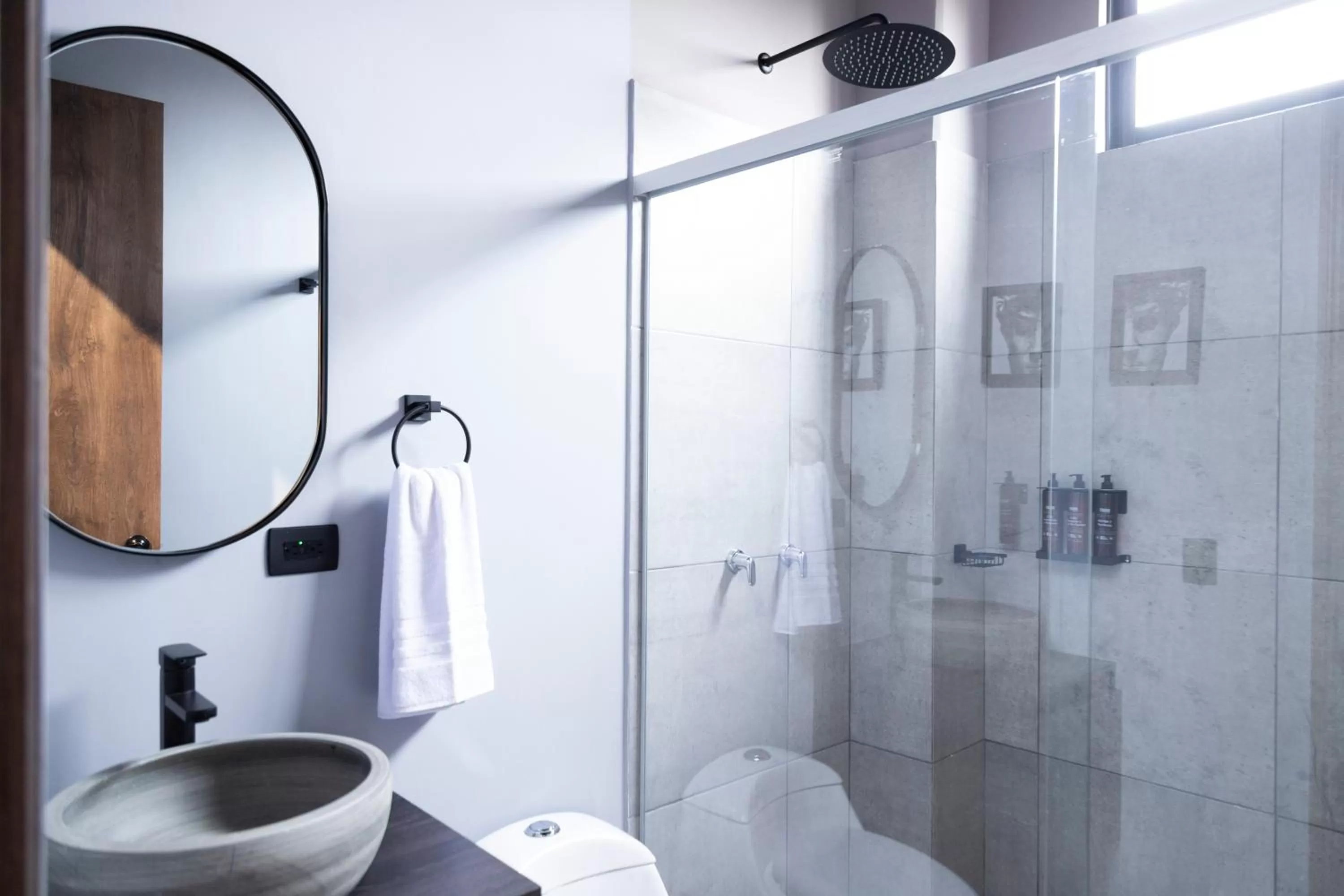 Shower in Royal Living Poblado