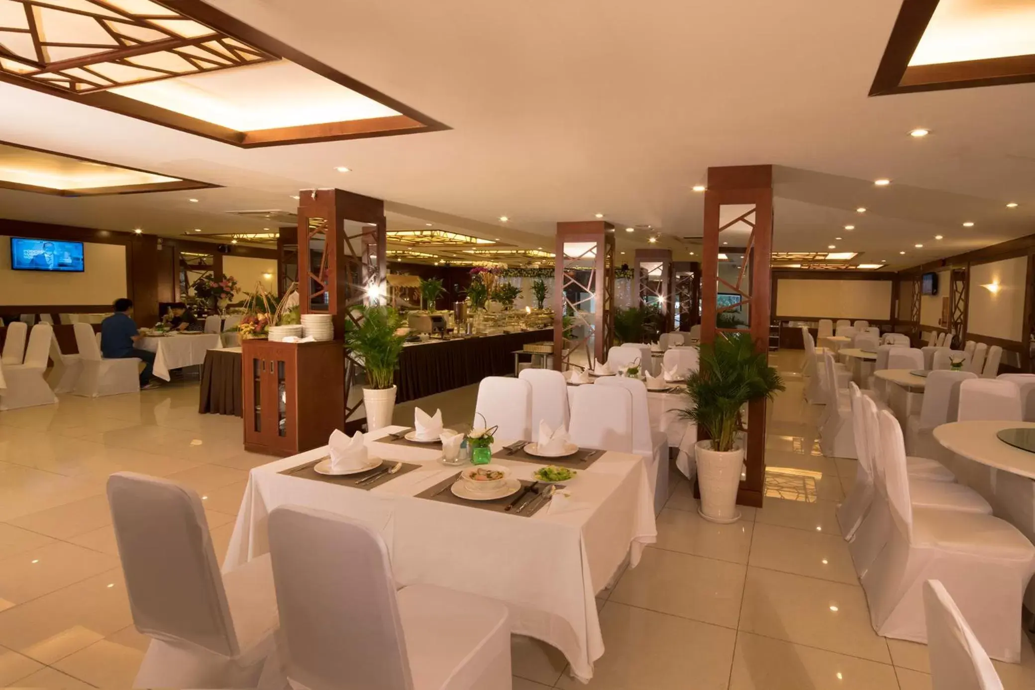 Restaurant/Places to Eat in Vien Dong Hotel