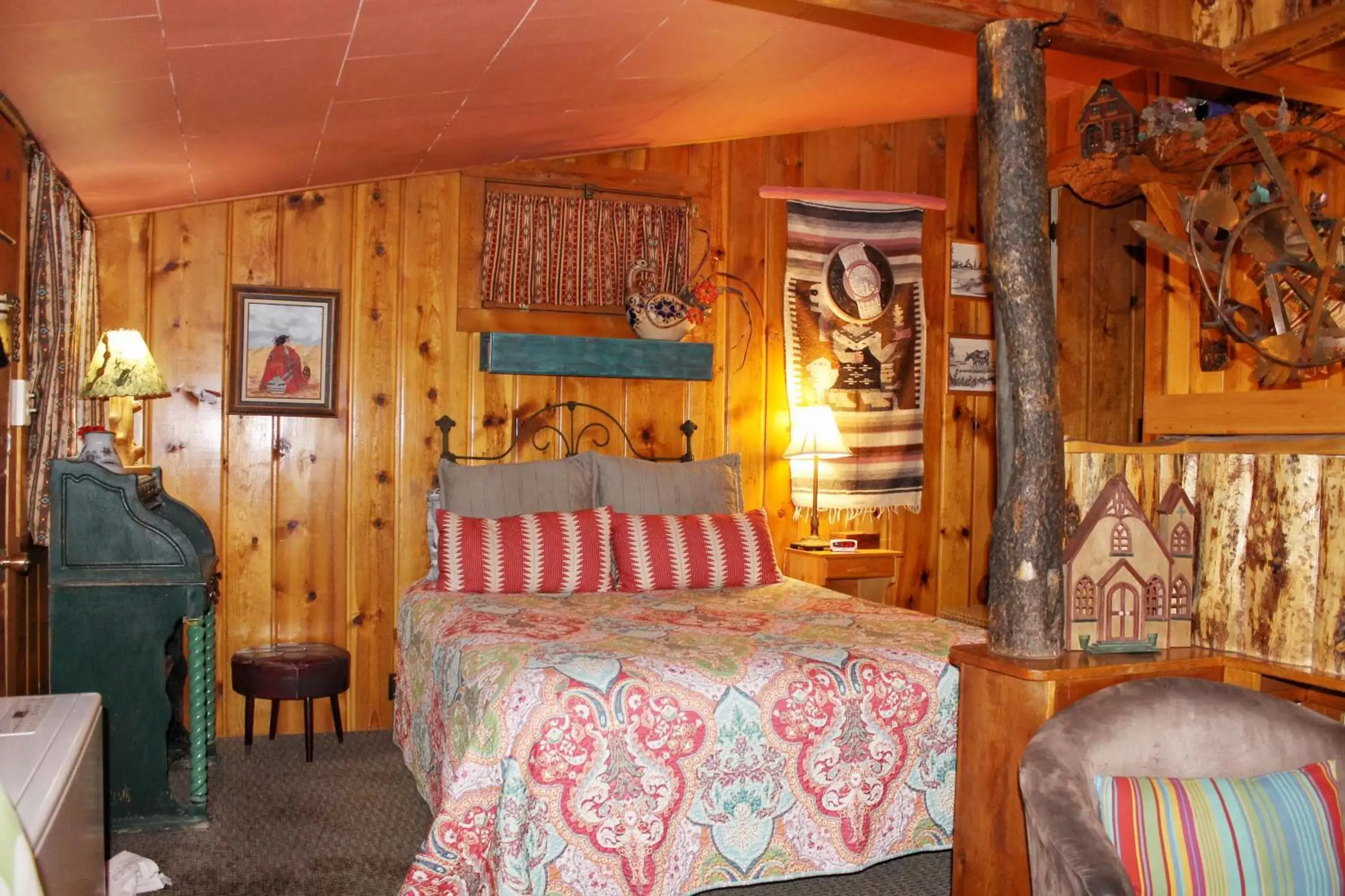 Bedroom, Bed in Pine Haven Resort