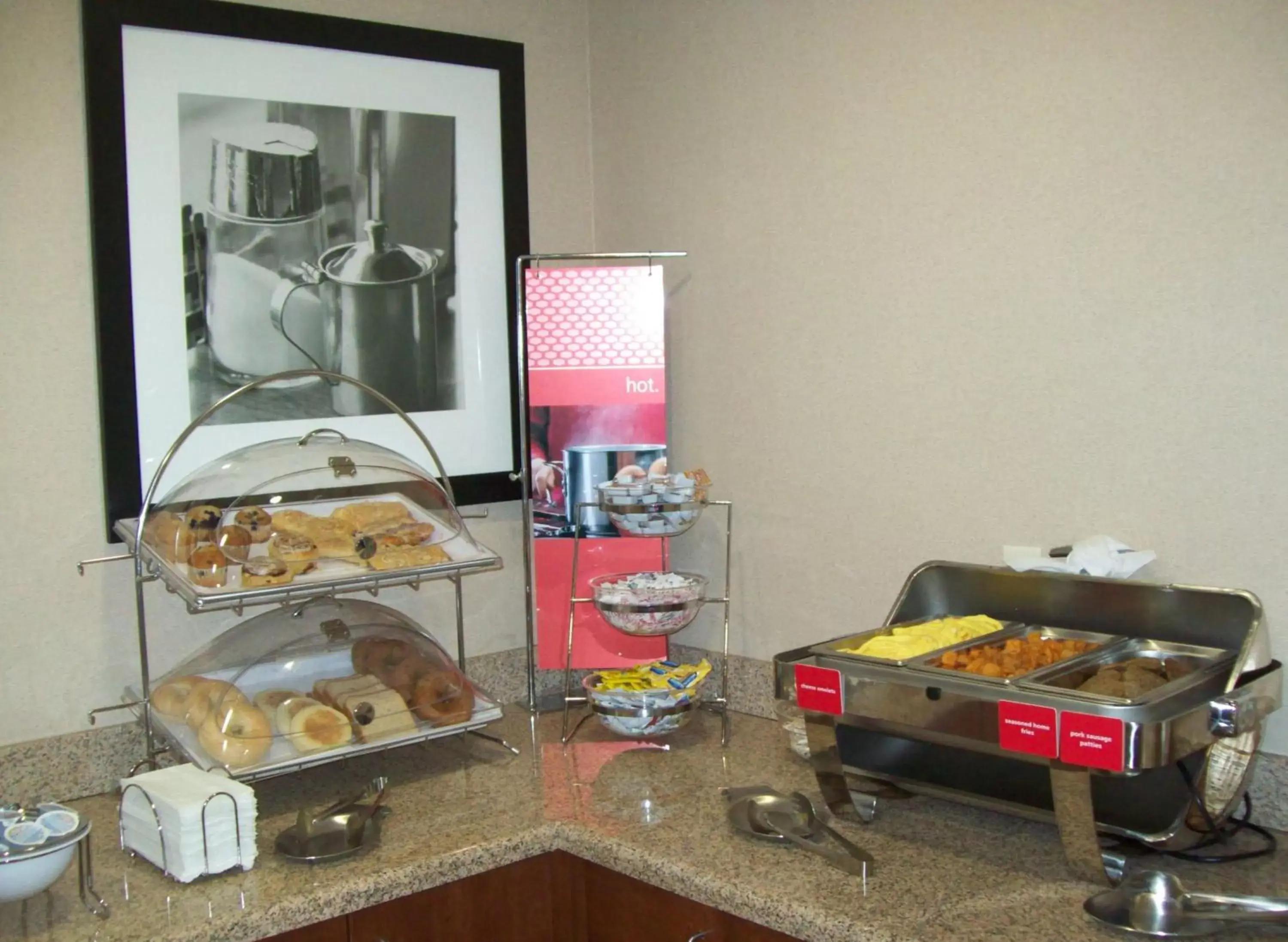 Dining area in Hampton Inn Gallipolis