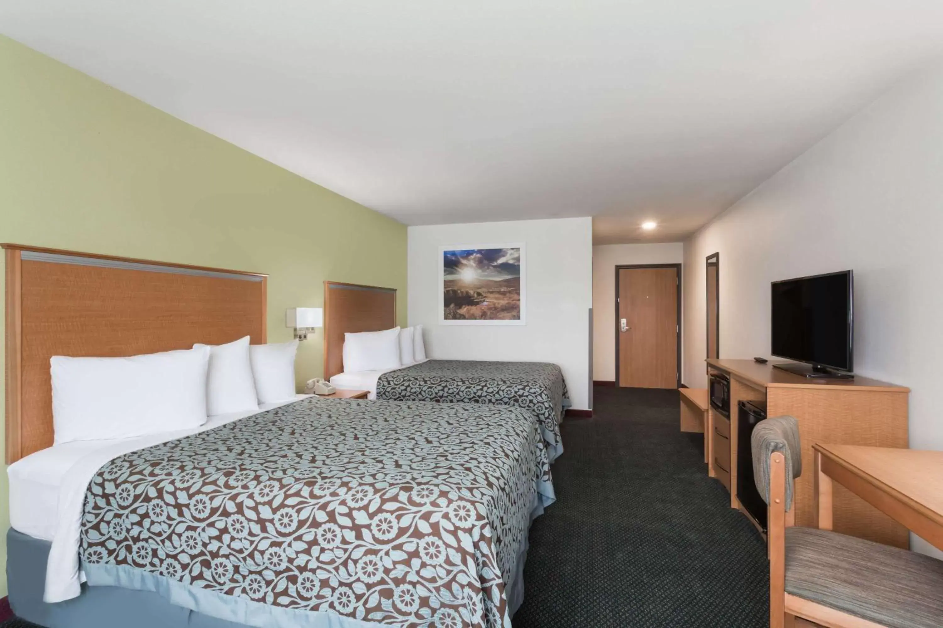 Photo of the whole room, Bed in Days Inn by Wyndham West Yellowstone