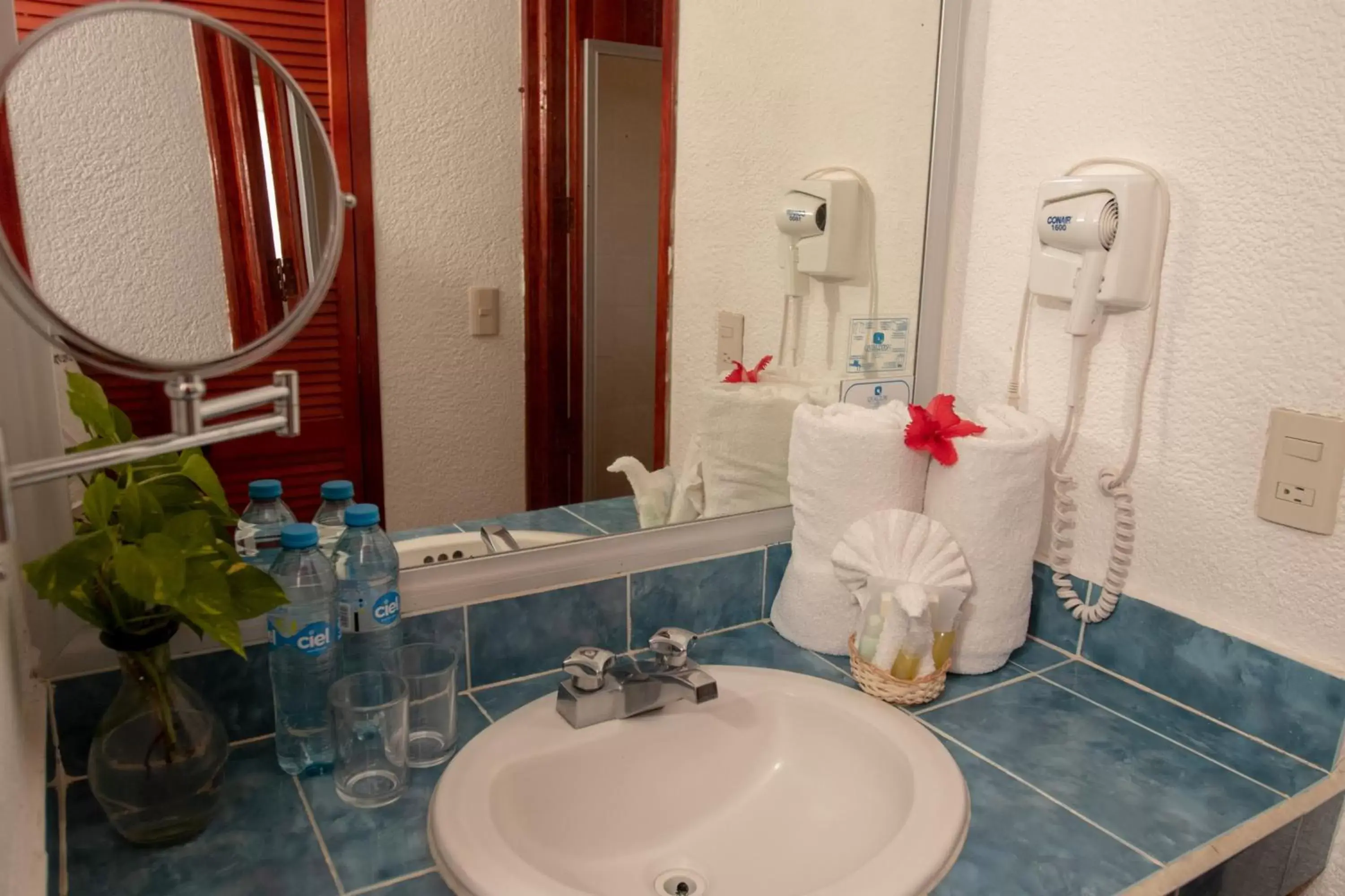 Bathroom in Qualton Club Ixtapa All Inclusive