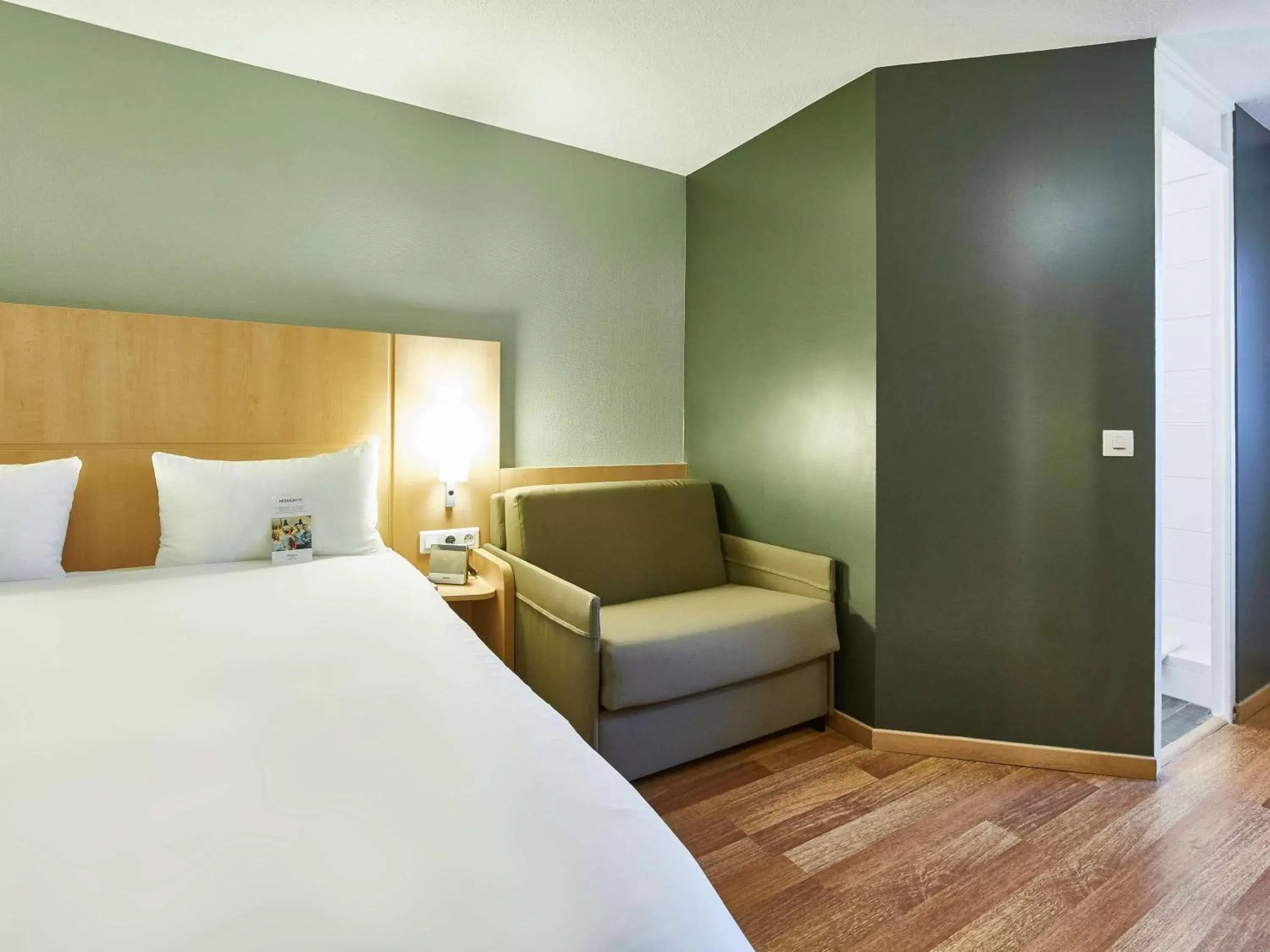 Photo of the whole room, Bed in ibis Haguenau Strasbourg Nord