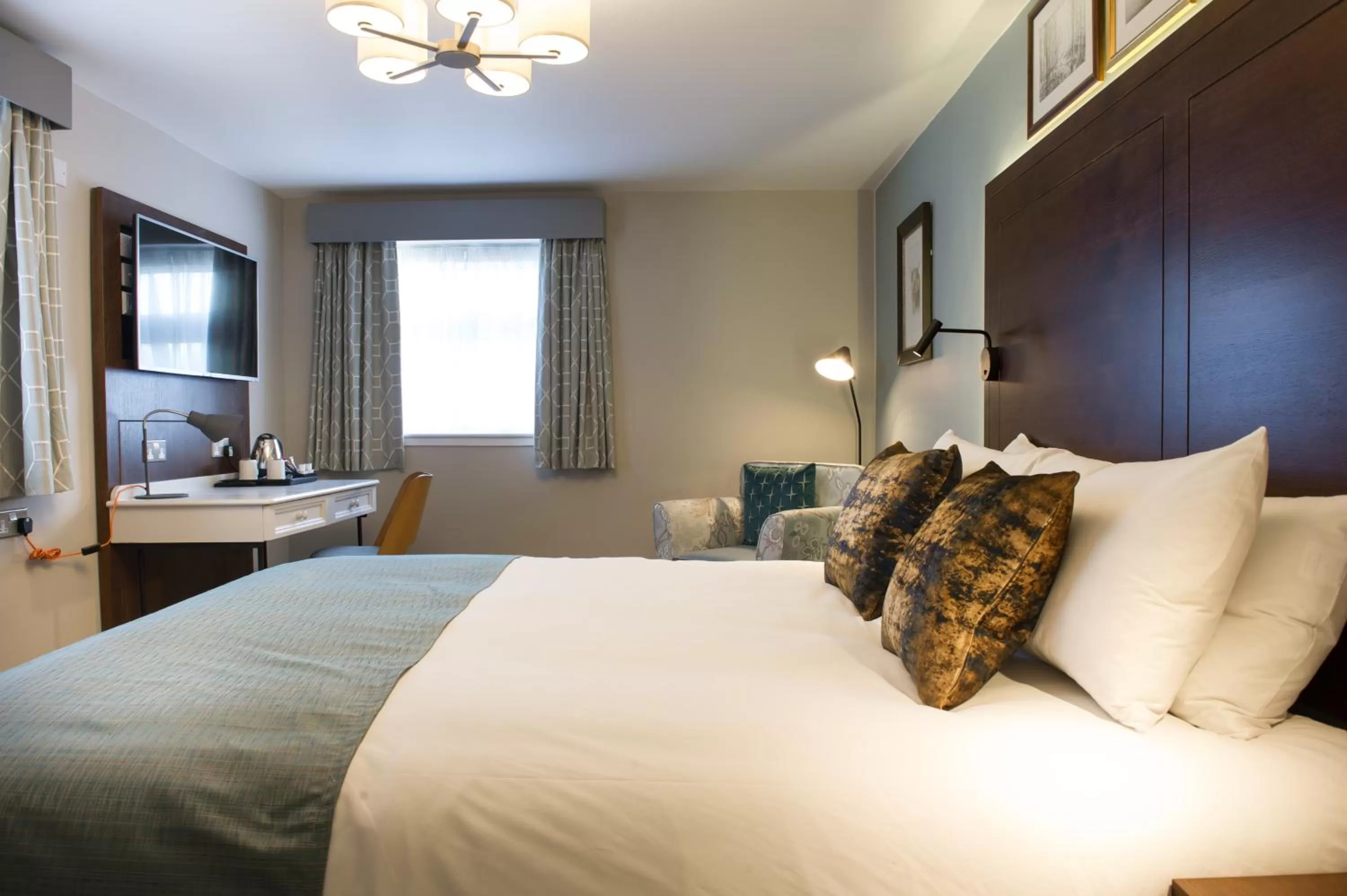 Photo of the whole room in The Foxglove by Innkeeper's Collection