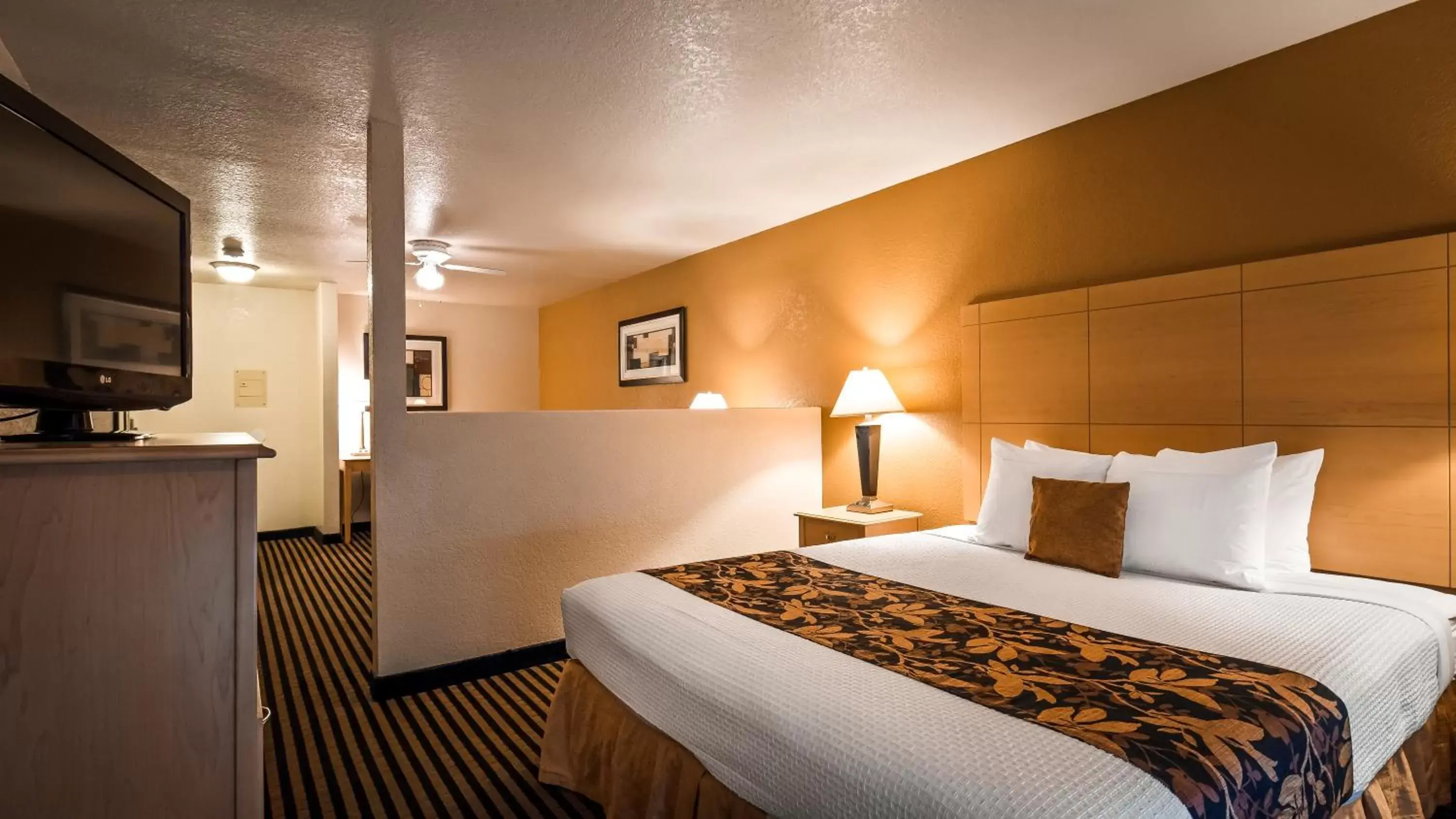 Bed in Best Western Plus Executive Inn & Suites