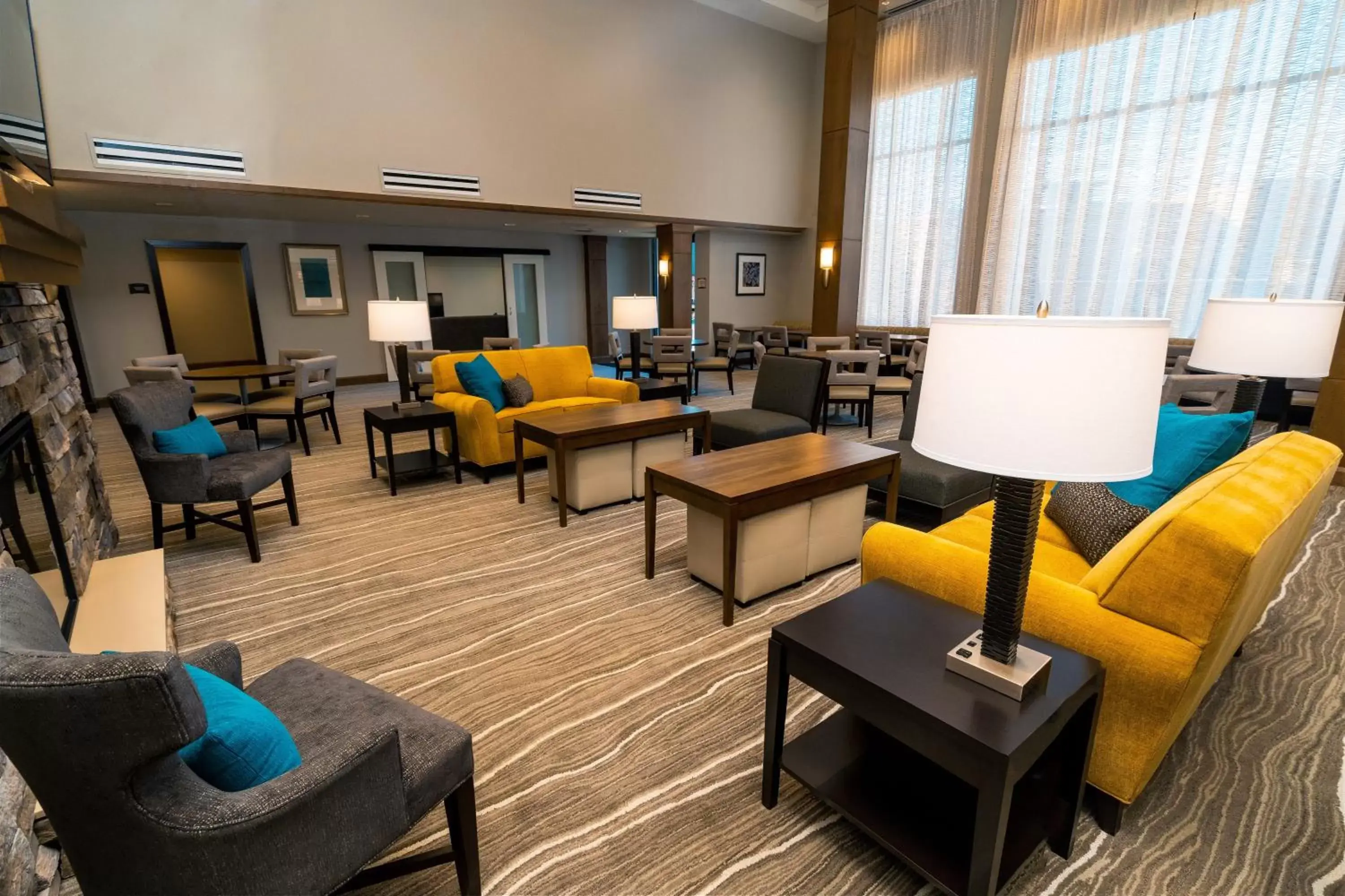 Lobby or reception, Lounge/Bar in Staybridge Suites Coeur d'Alene, an IHG Hotel