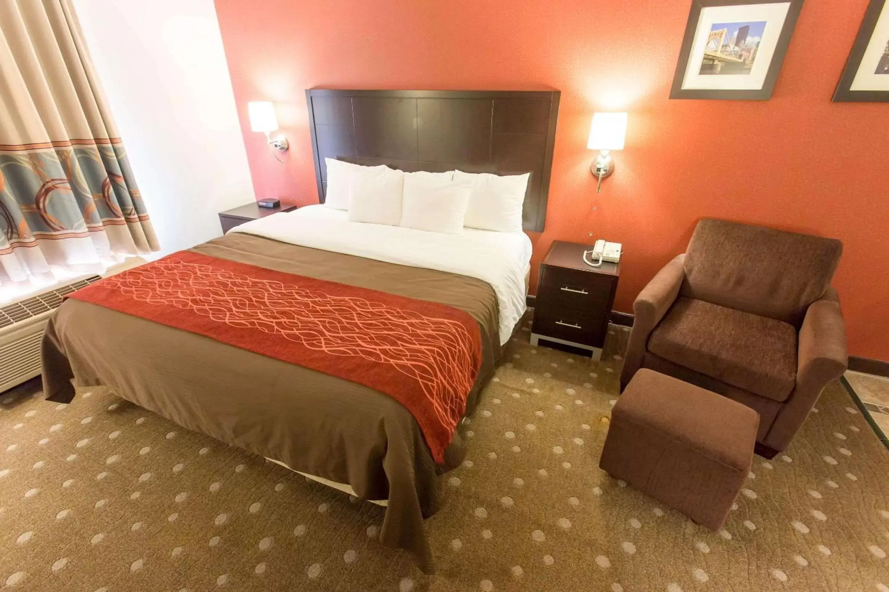 Photo of the whole room, Bed in Comfort Inn Pittsburgh