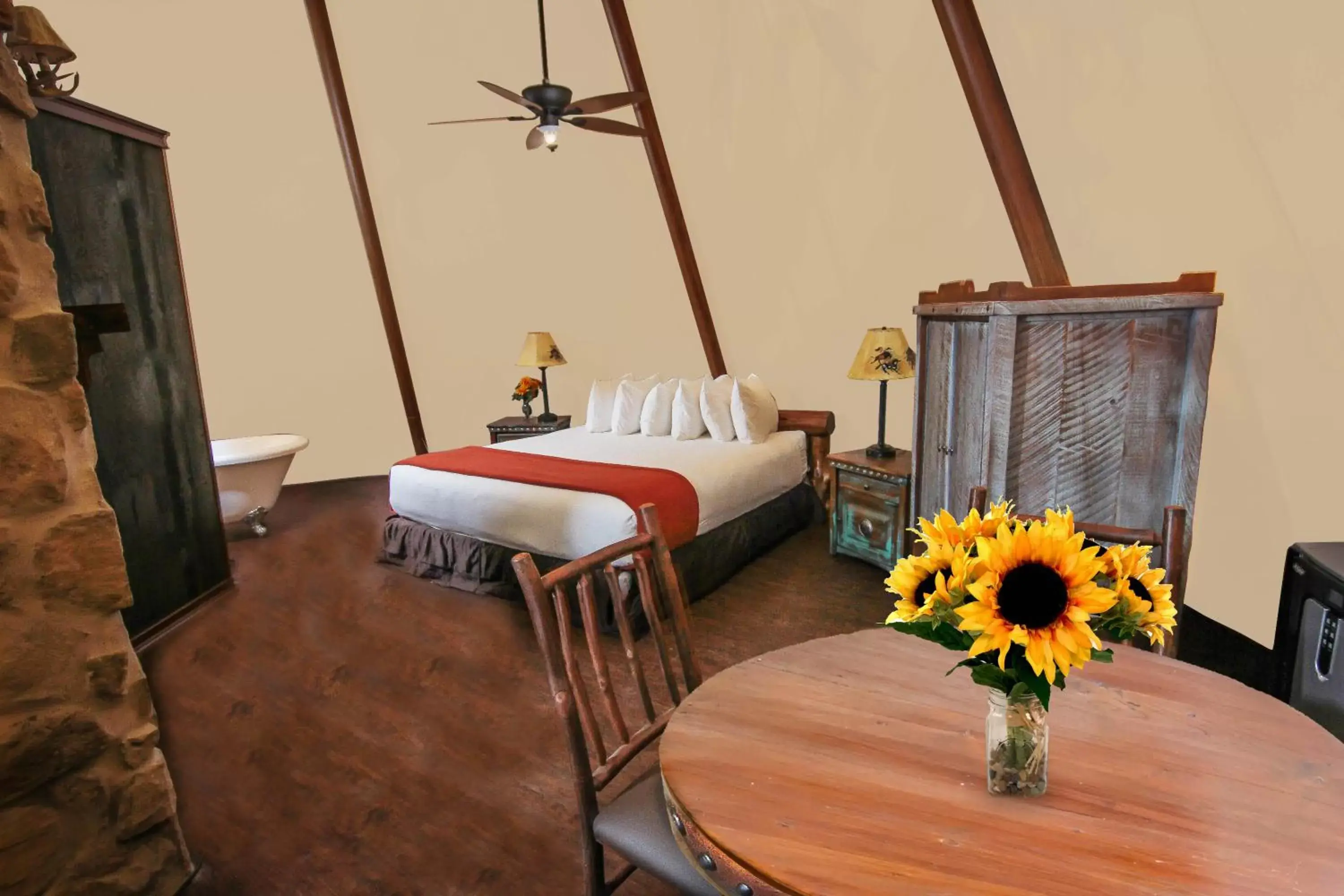 Bedroom, Restaurant/Places to Eat in Westgate River Ranch Resort & Rodeo