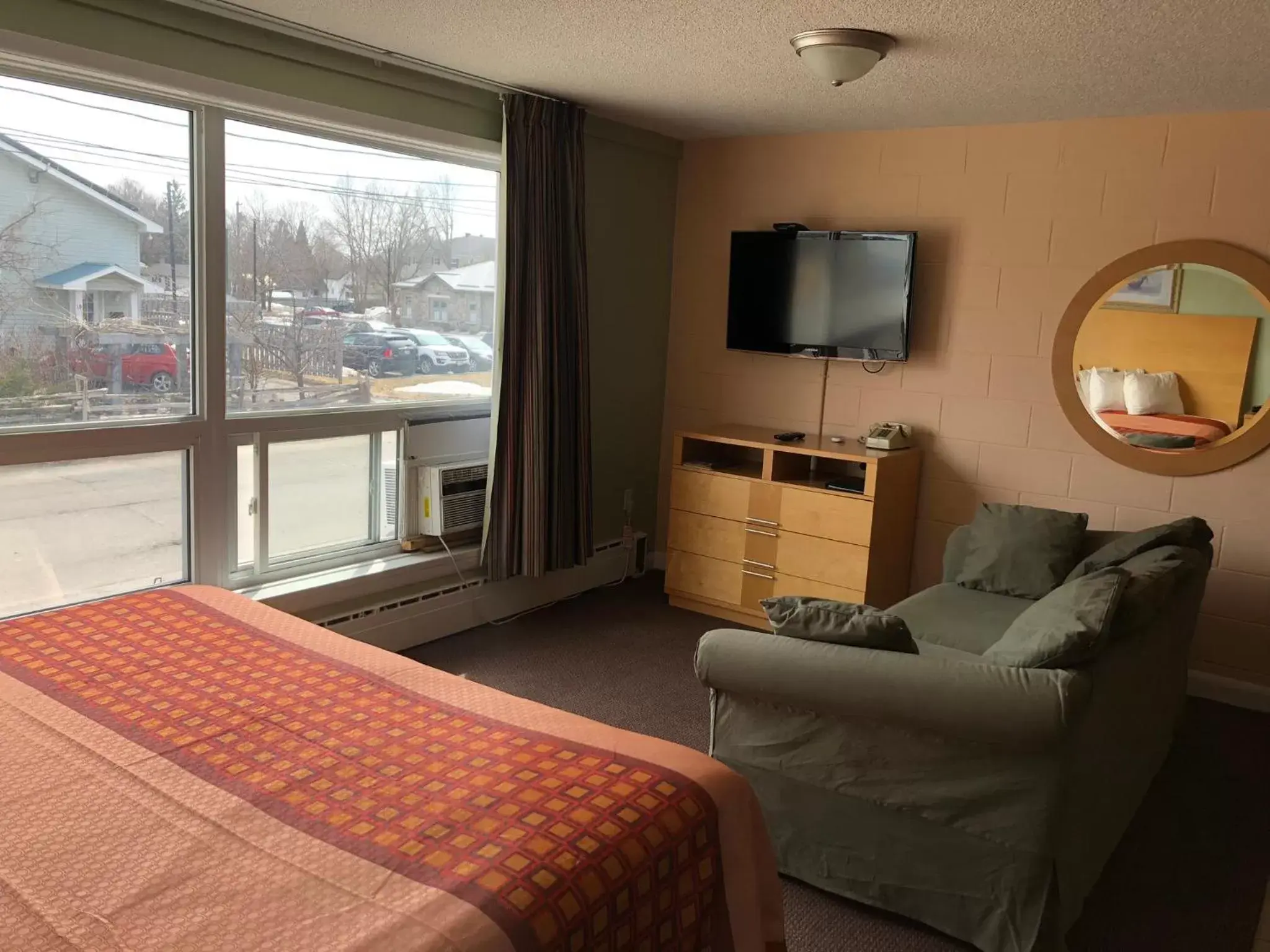 Seating Area in Perth Plaza Inn & Suites