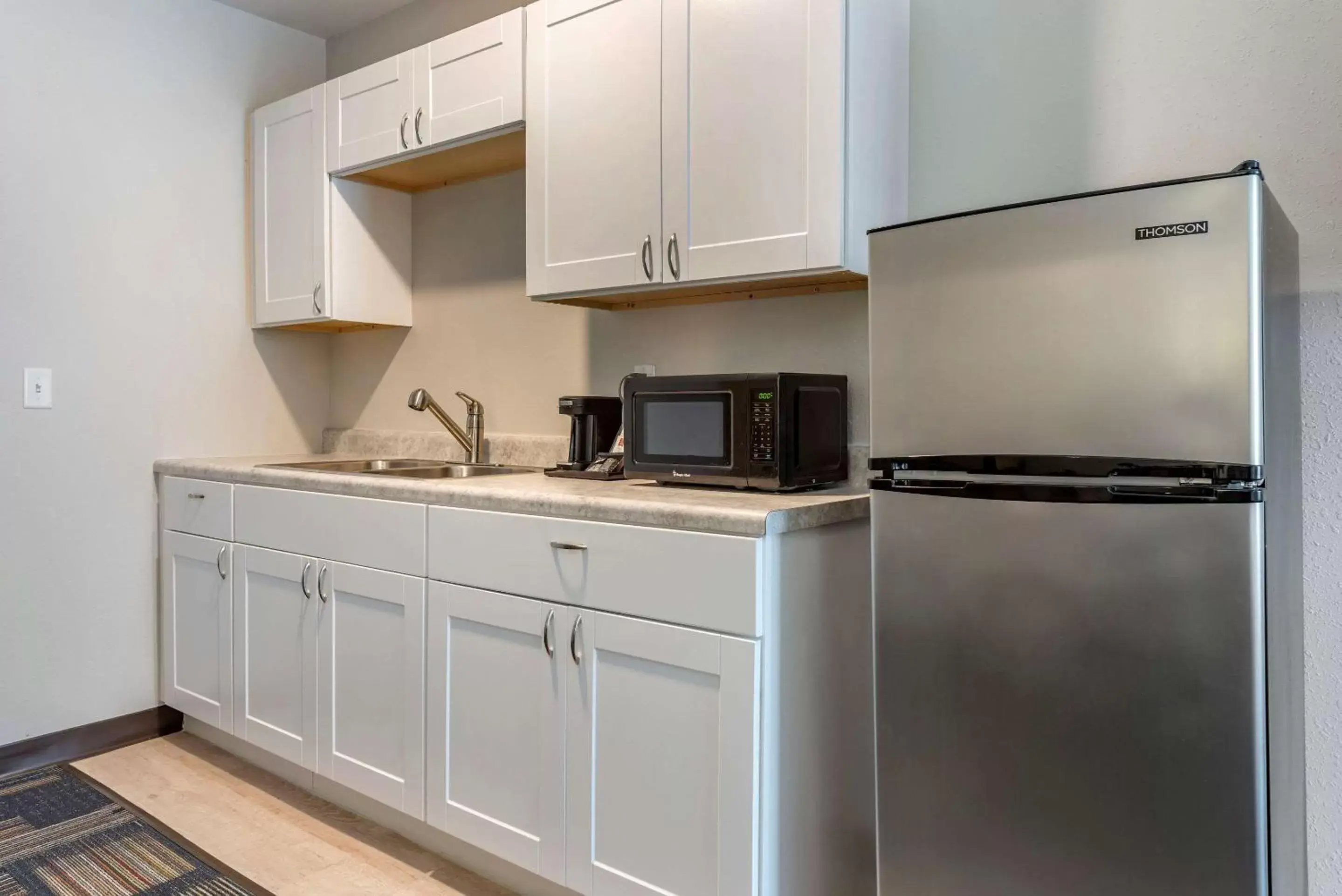 Photo of the whole room, Kitchen/Kitchenette in Quality Inn & Suites Evansville Downtown