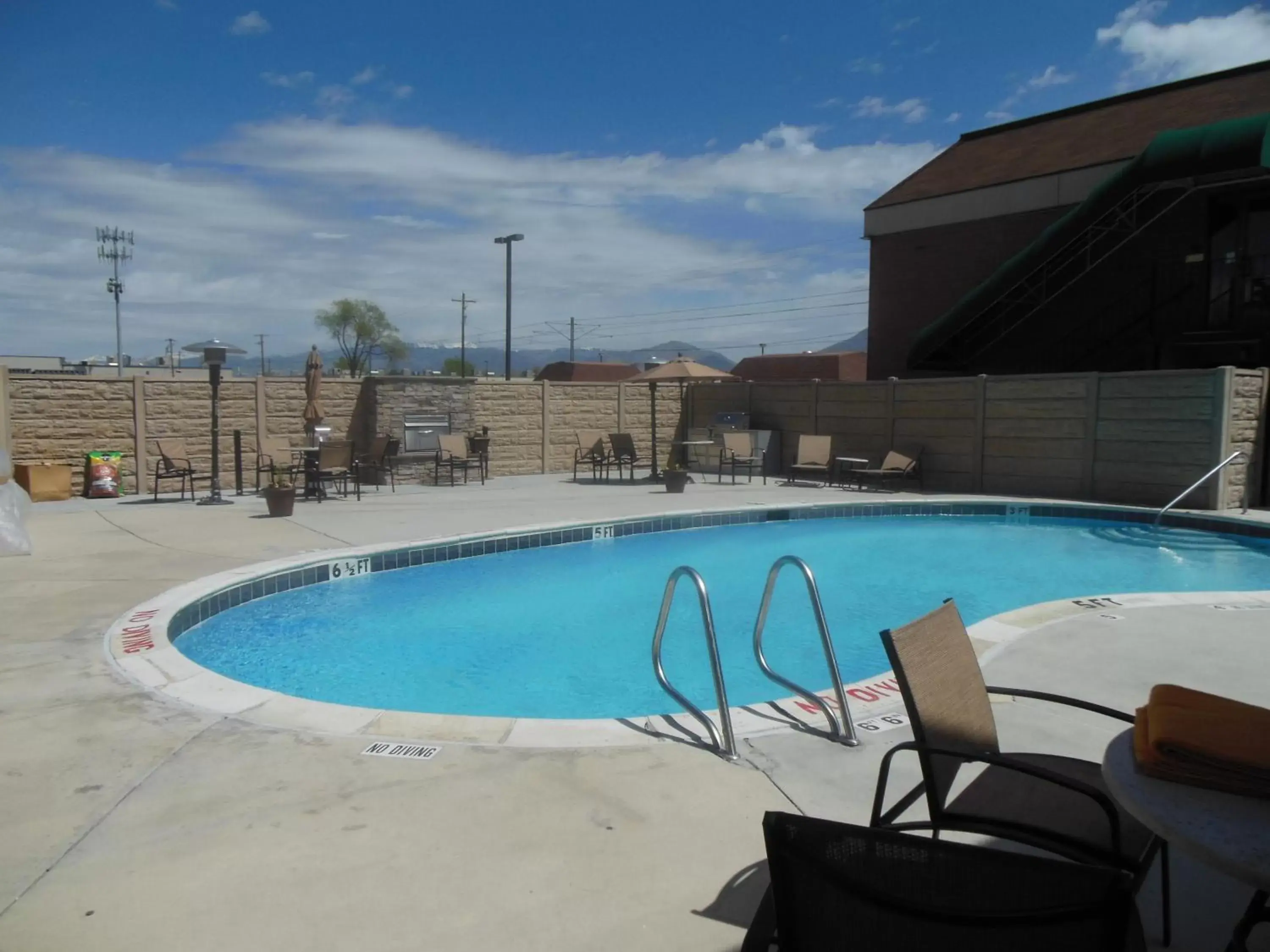 BBQ facilities, Swimming Pool in Park Inn by Radisson Salt Lake City -Midvale