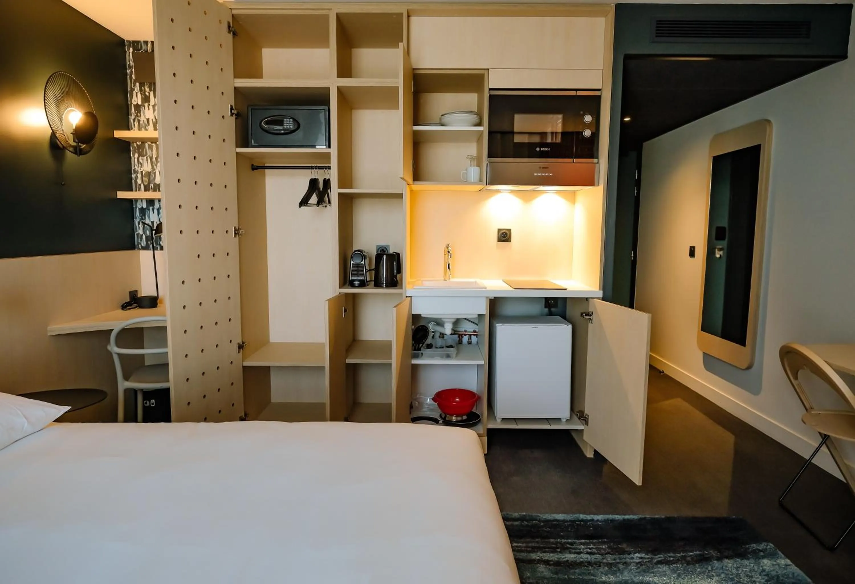 Coffee/tea facilities, Bed in Live Hotels Bordeaux Lac