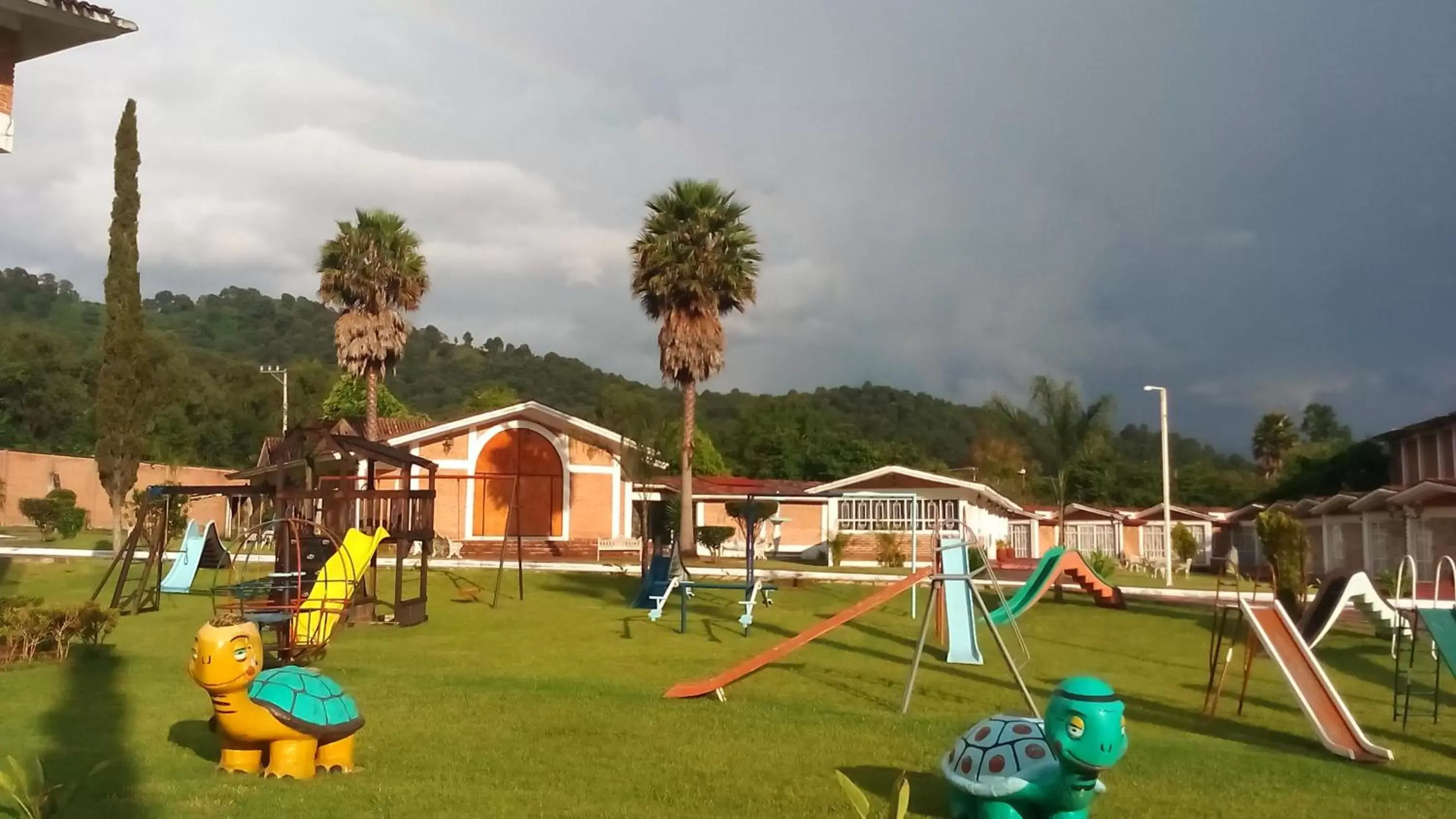 Garden, Children's Play Area in Hotel Villa Monarca Inn