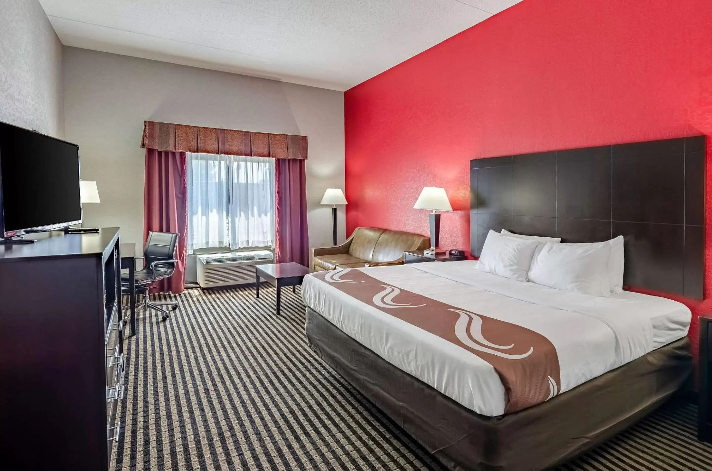 Photo of the whole room, Bed in Quality Inn & Suites Abingdon