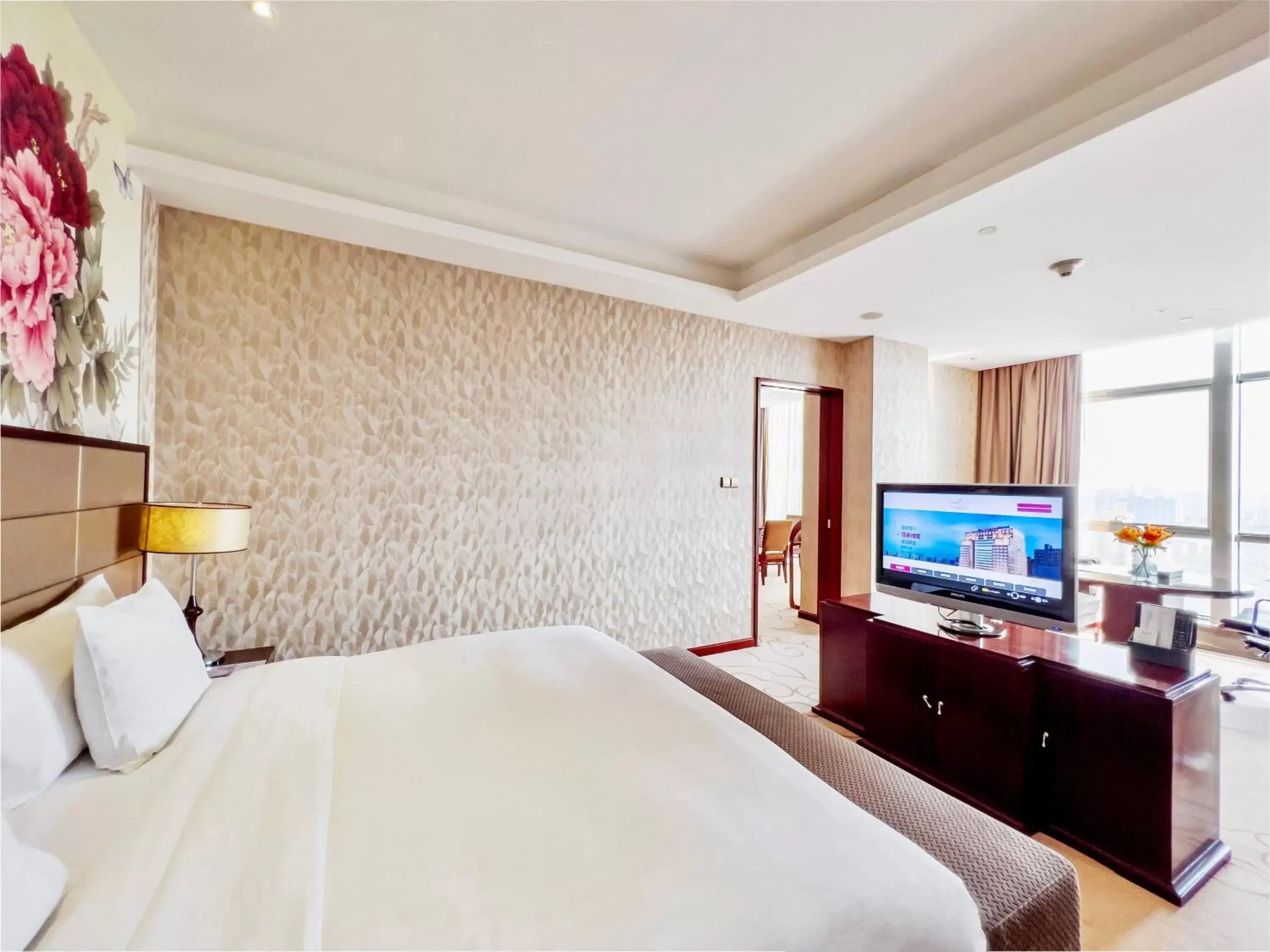 Photo of the whole room, Bed in Crowne Plaza Beijing Zhongguancun, an IHG Hotel